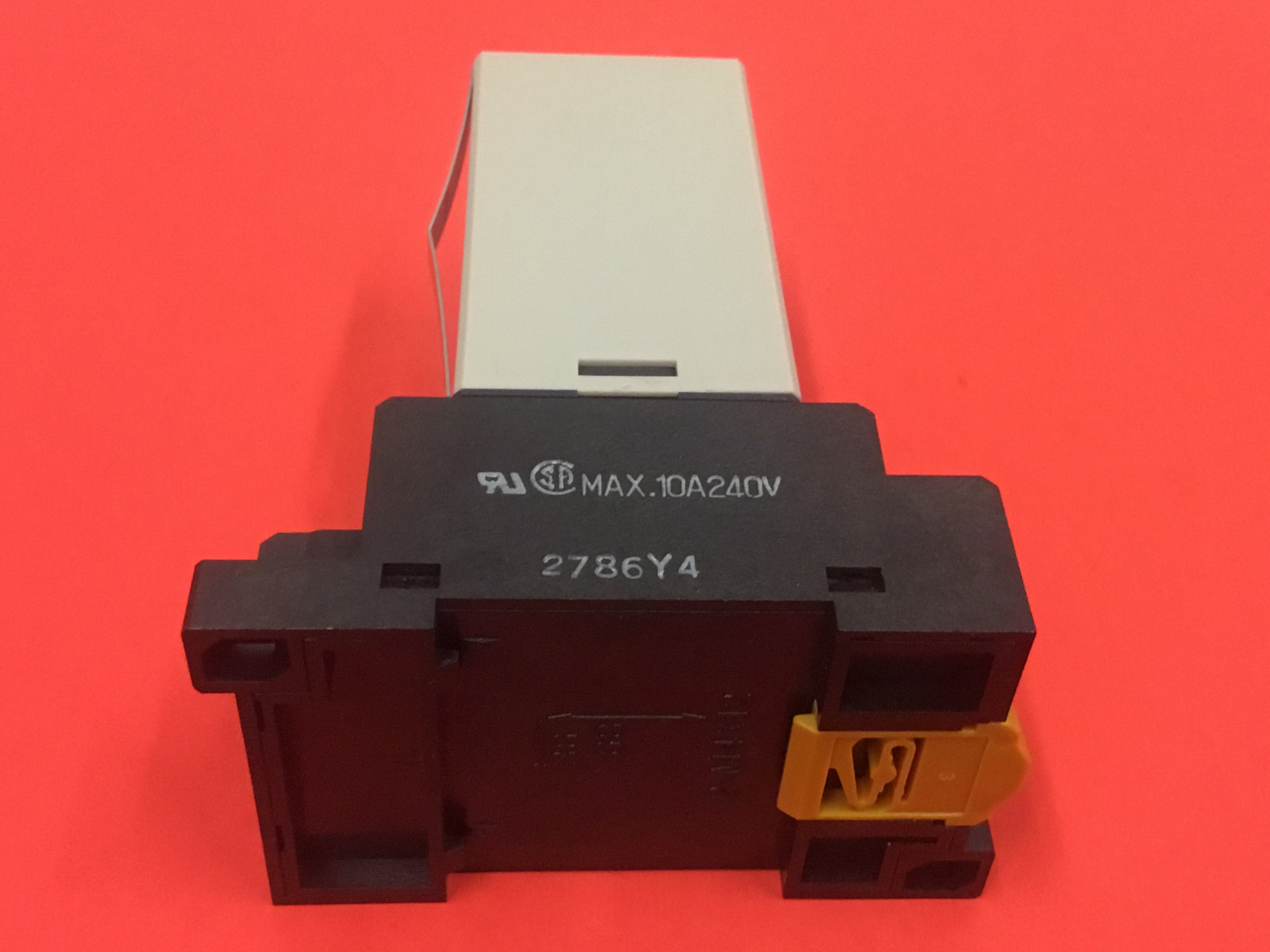 OMRON – P/N: E5L-B – Range 100~200 – Temperature Controller