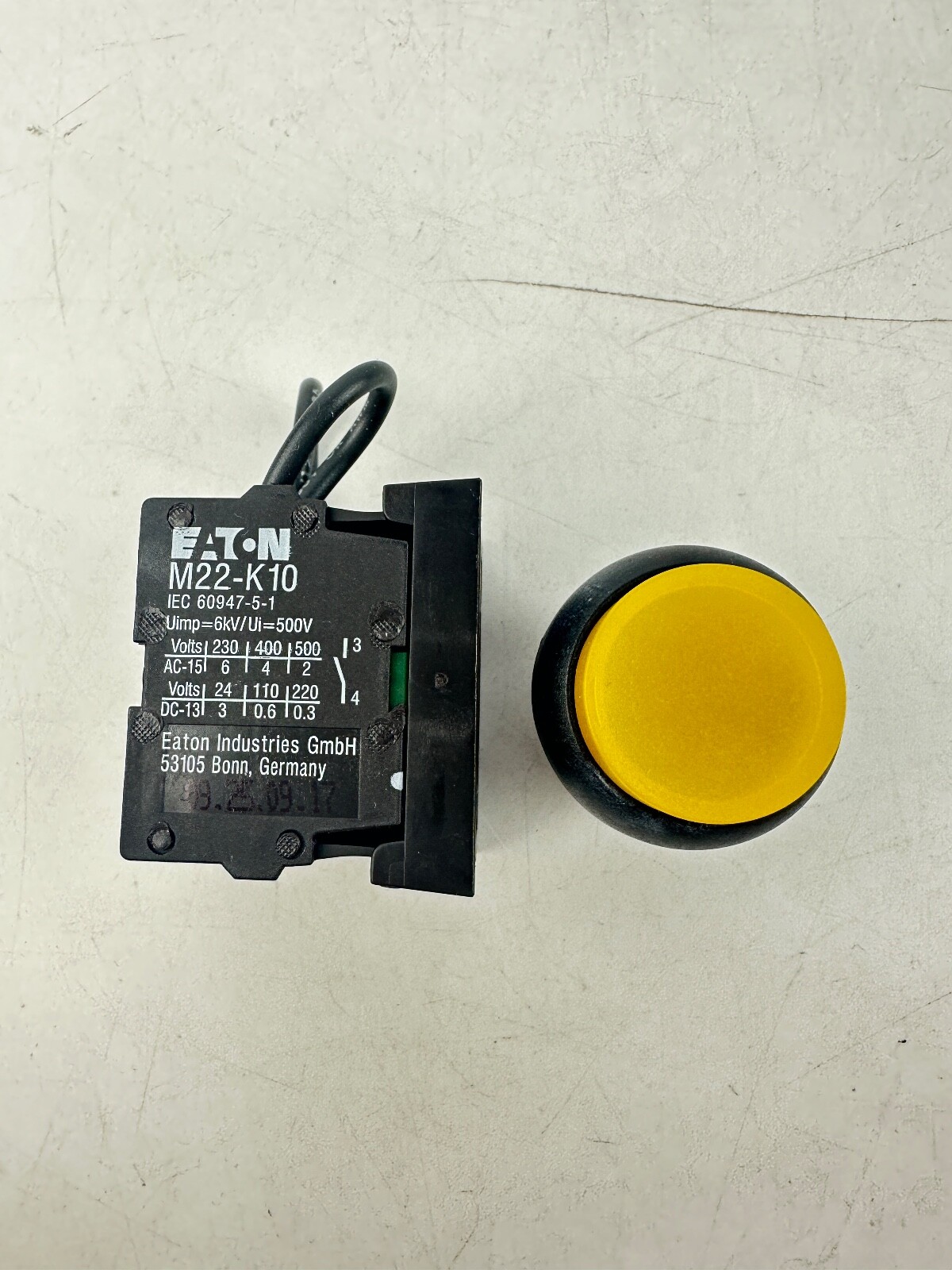 EATON M22S-T-Y-230W Press To Test Yellow *LOT OF 2*
