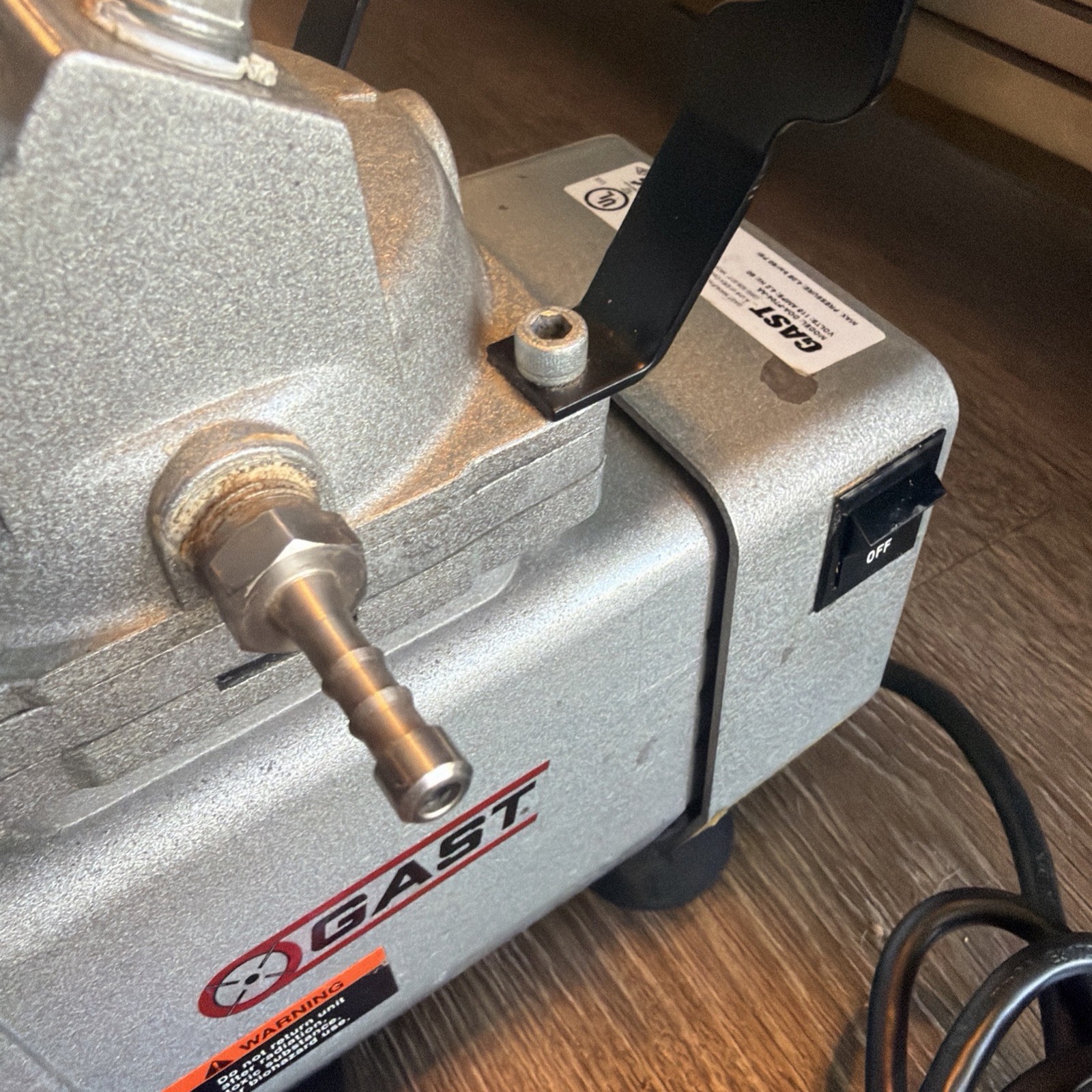 GAST DOA-P704-AA High Capacity Oil-Less Vacuum Pump 115V Runs Well