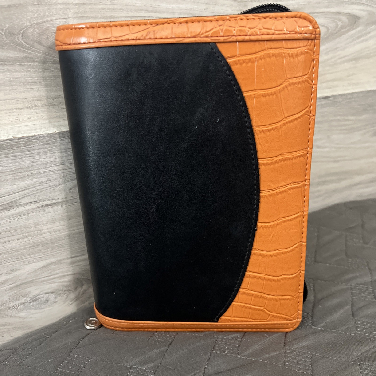 Franklin Covey 365 Classic 6-Ring Binder Organizer Black Orange Crocodile Zip