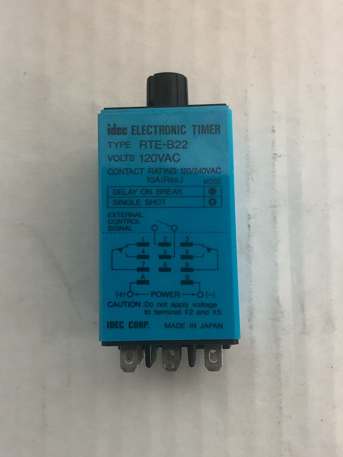 Idec RTE-B22 Electronic Timer, 120VAC, 10A DPDT, 0-30 Minutes, w/Relay Socket