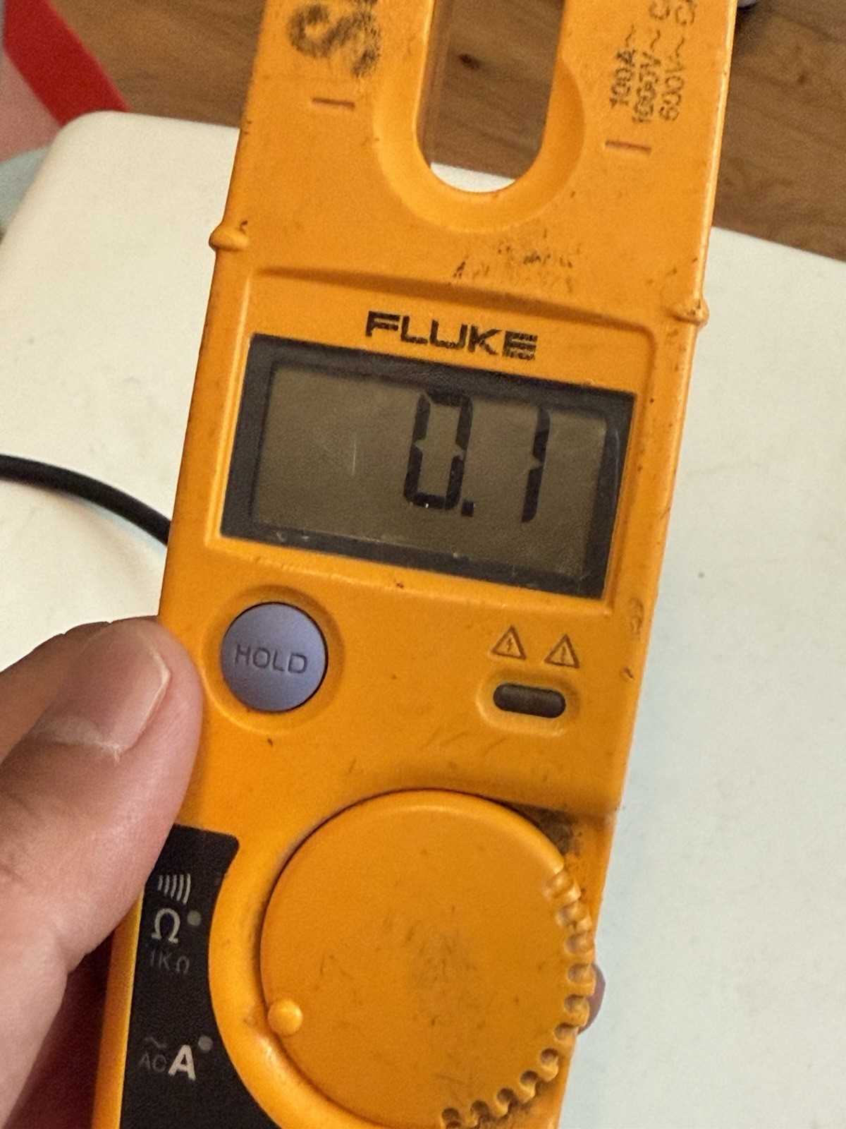 FLUKE T5-600 ELECTRICAL TESTER – VOLTS/OHMS/AMPS