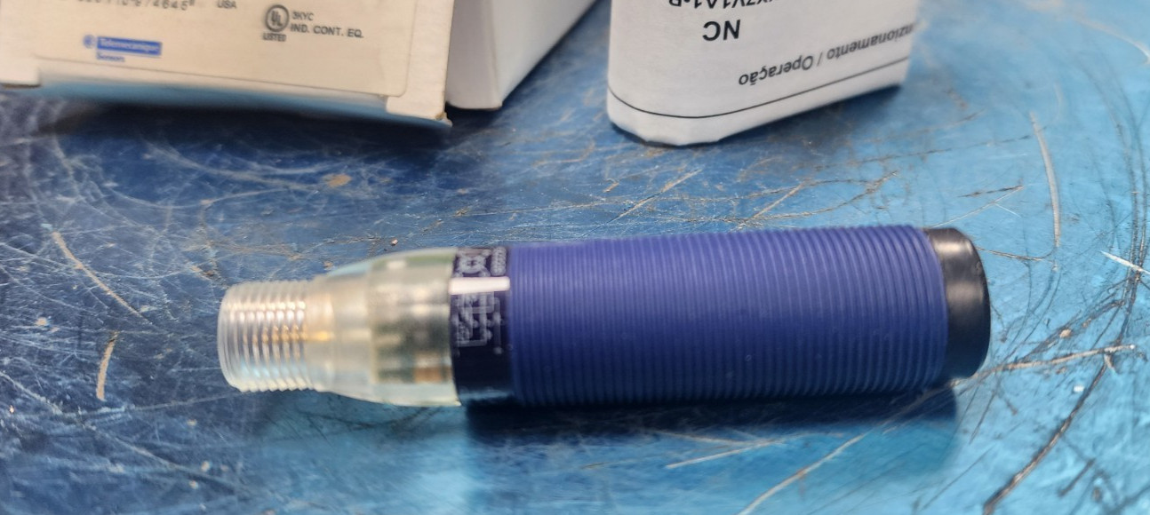 🤠 NEW TELEMECANIQUE ULTRASONIC PROXIMITY SENSOR 12/24 VDC XX518A3PAM12