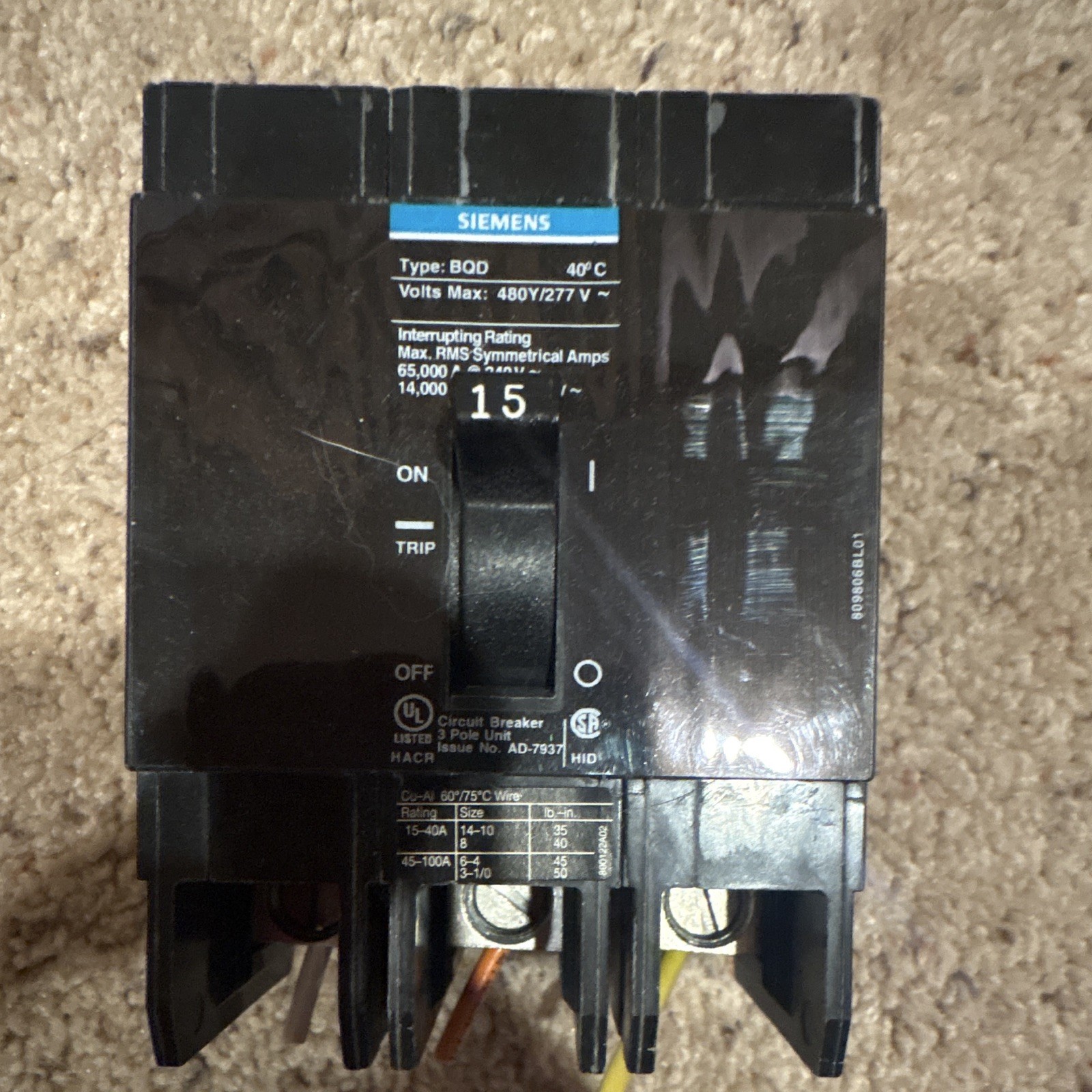 Siemens BQD315 15A 3-Pole Circuit Breaker Trip Indicator 480Y/277V Bolt-On