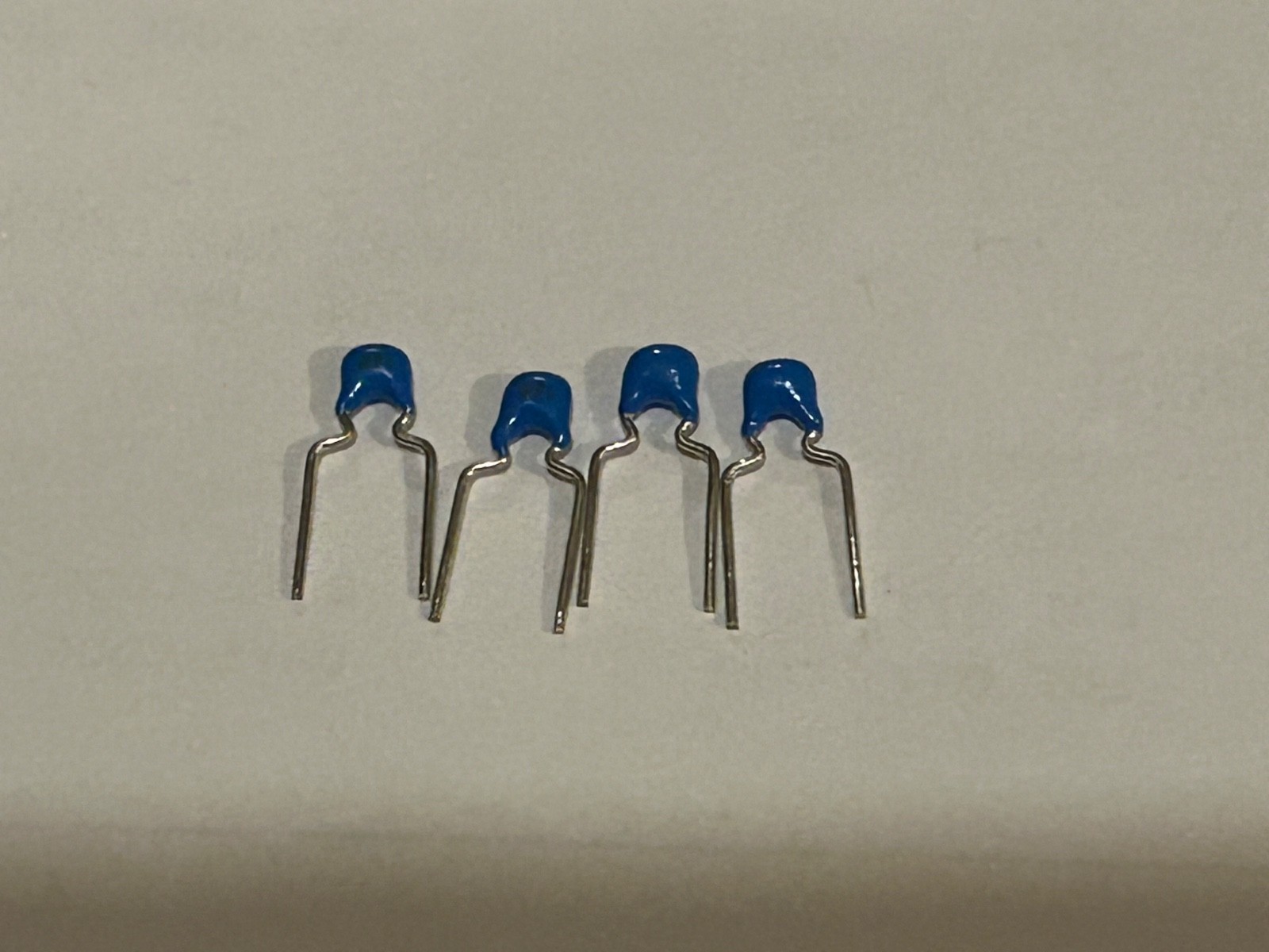 3 pcs 4.7pf-680pf 50V Monolithic Ceramic Chip Capacitor Choose Your Own Value
