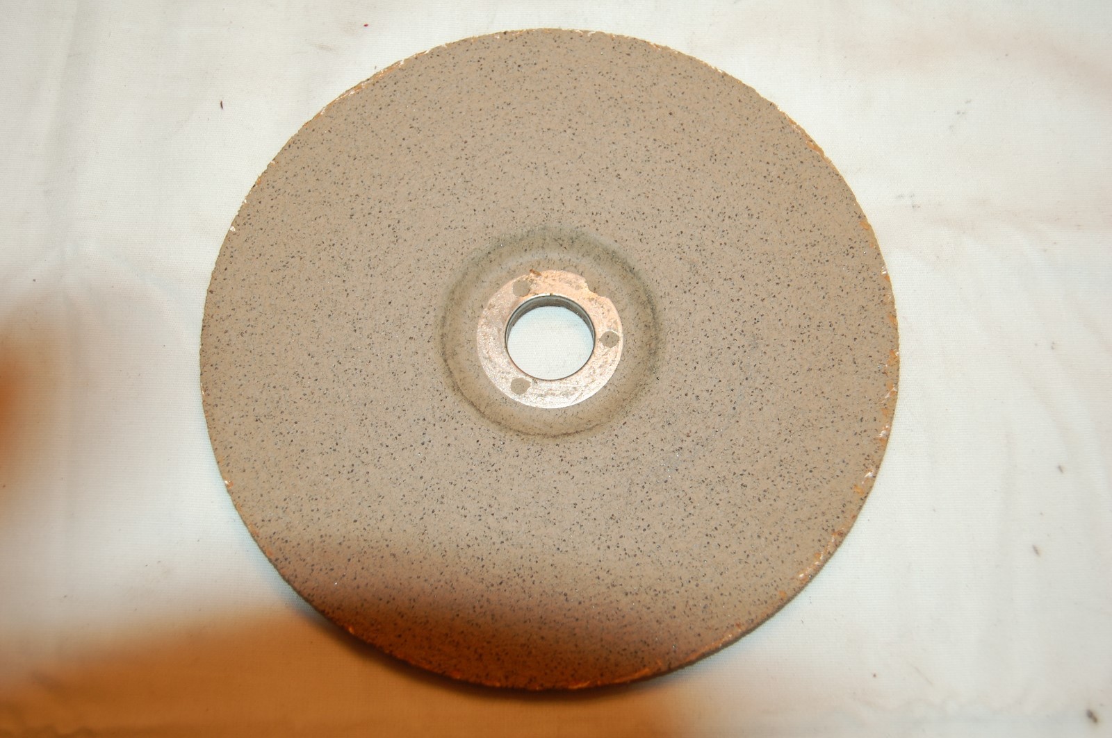 Norton 7″X1/4″X7/8″ Brown Grinding Disc for Stainless A24-KBFR2