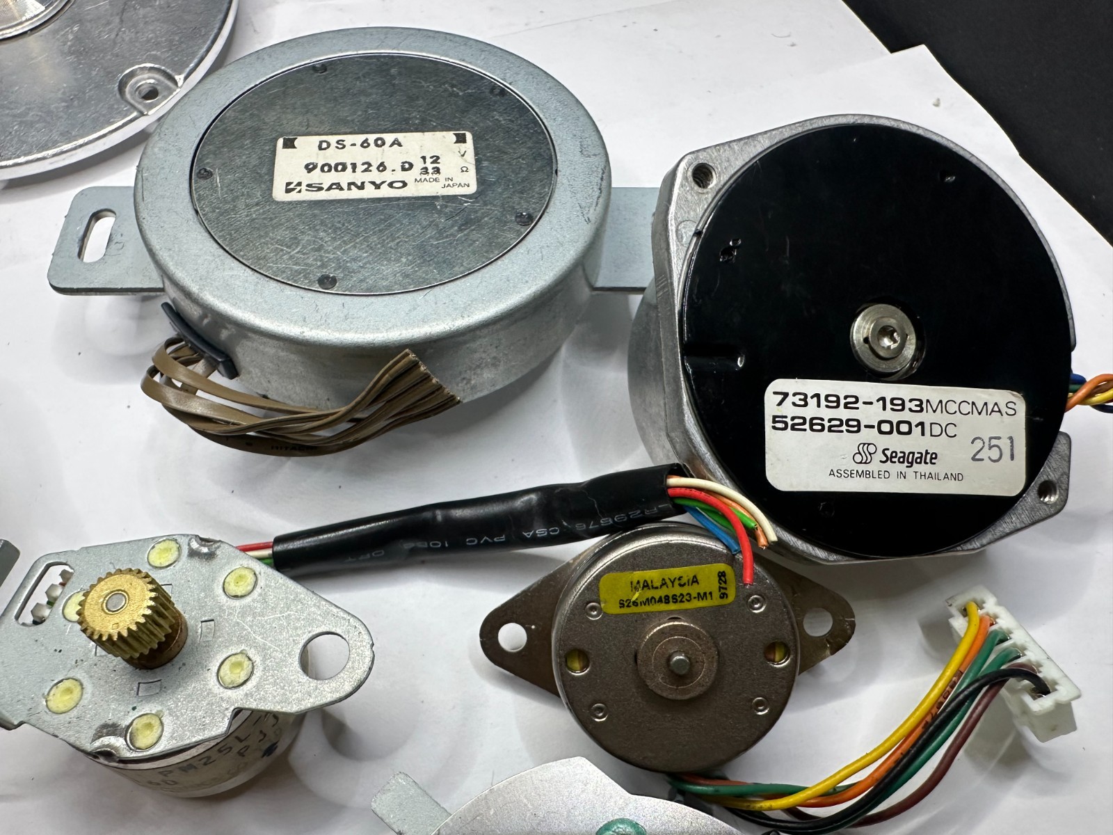 LOT OF 28 VINTAGE ELECTRIC MOTORS, VARIOUS SIZES – HOBBY ROBOTIC PROJECT PCS