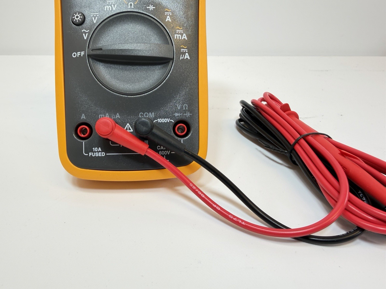 Fluke 15B+ Plus CAT III 600V Digital Multimeter (1000V/10A) – FAST SHIPPING