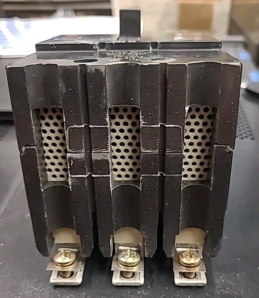 GE TEY340 40 AMP 480/277 VOLT 3 PHASE BOLT-ON CIRCUIT BREAKER CLEAN. !!L@@K!!