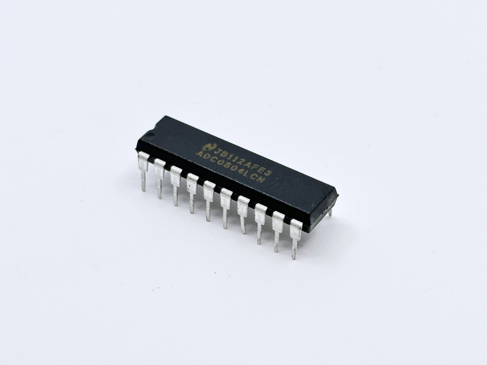 ADC0804LCN NSC 8-Bit Single Channel Successive Approximation ADC DIP-20