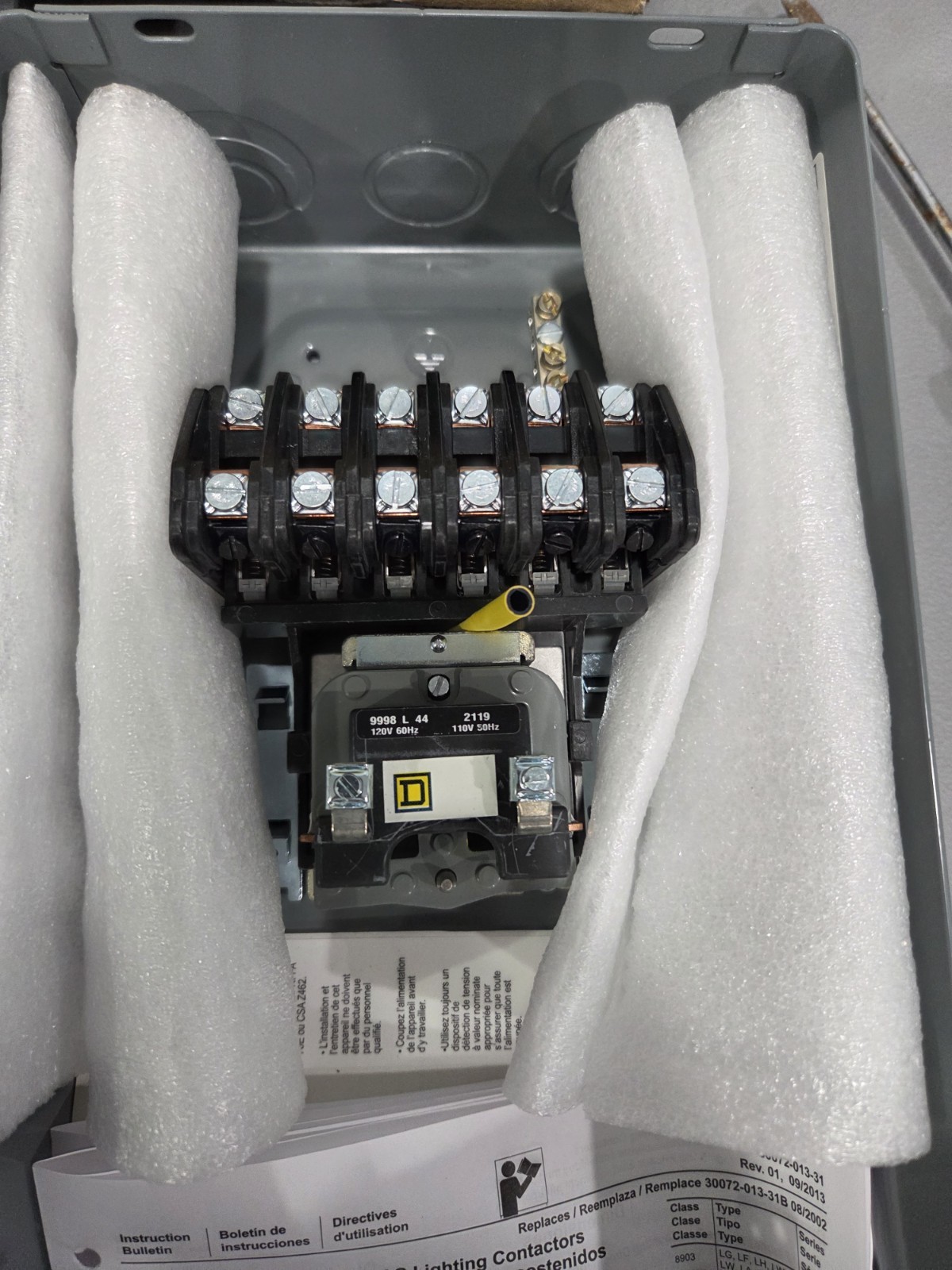 Square D Electrically Held Lighting Contactor 6-Pole 30A 120V Coil 8903LG60V02
