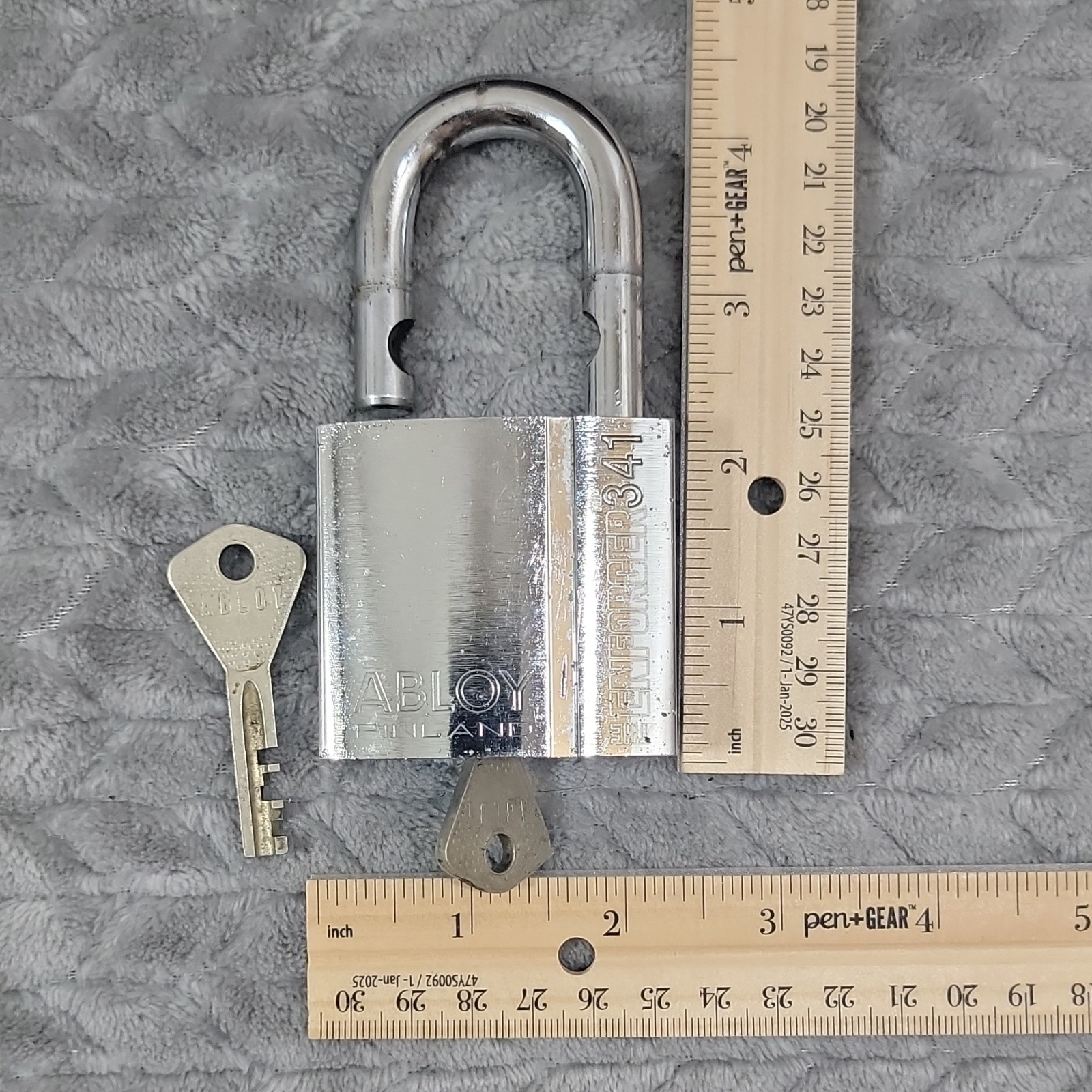 ABLOY Finland 341 Enforcer Steel Padlock Silver D Keyway 3/8″ Shackle with Keys