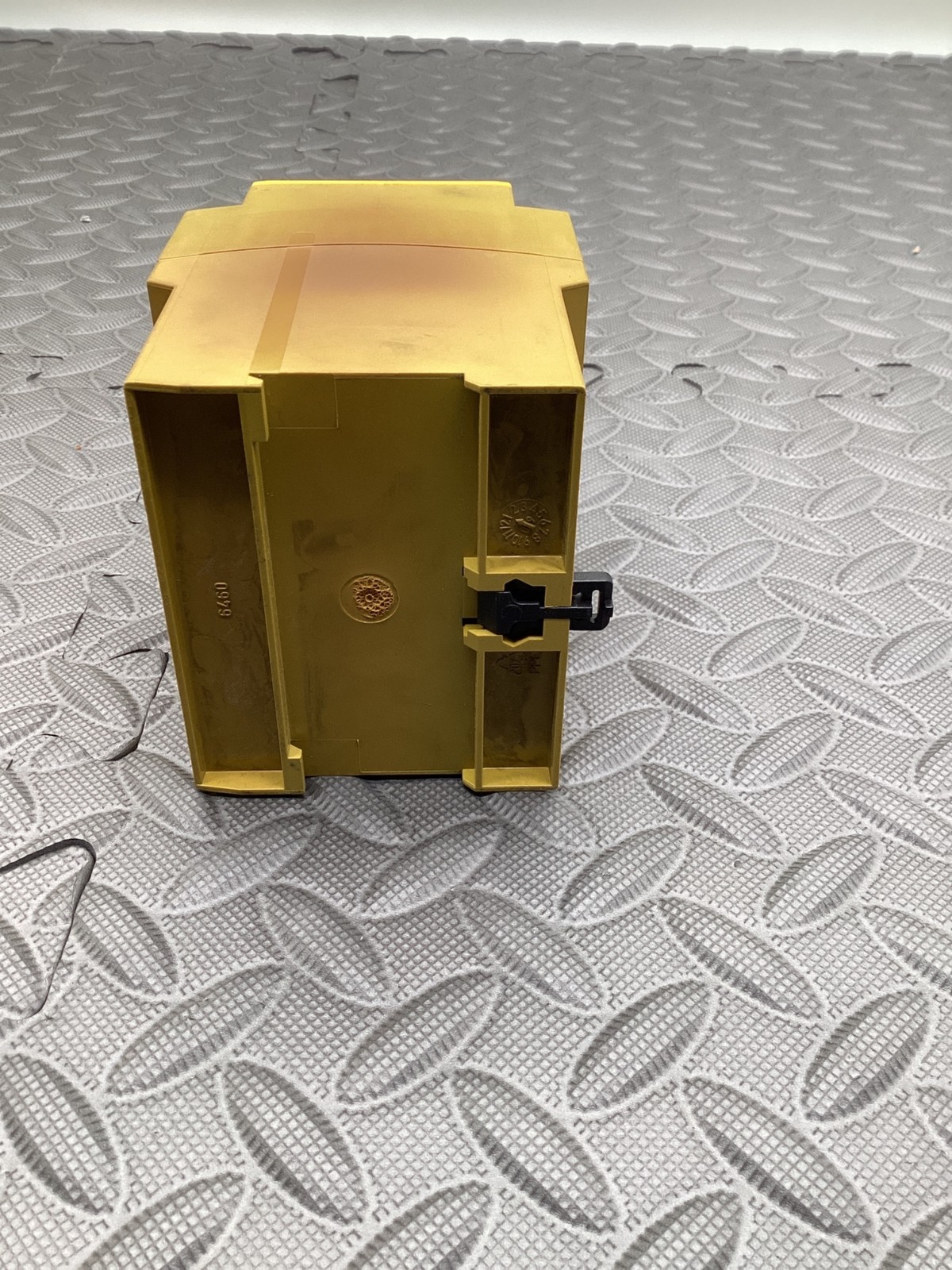 PILZ 774080 PNOZ 11 Safety Relay 24VAC/DC 7NO 1NC USED