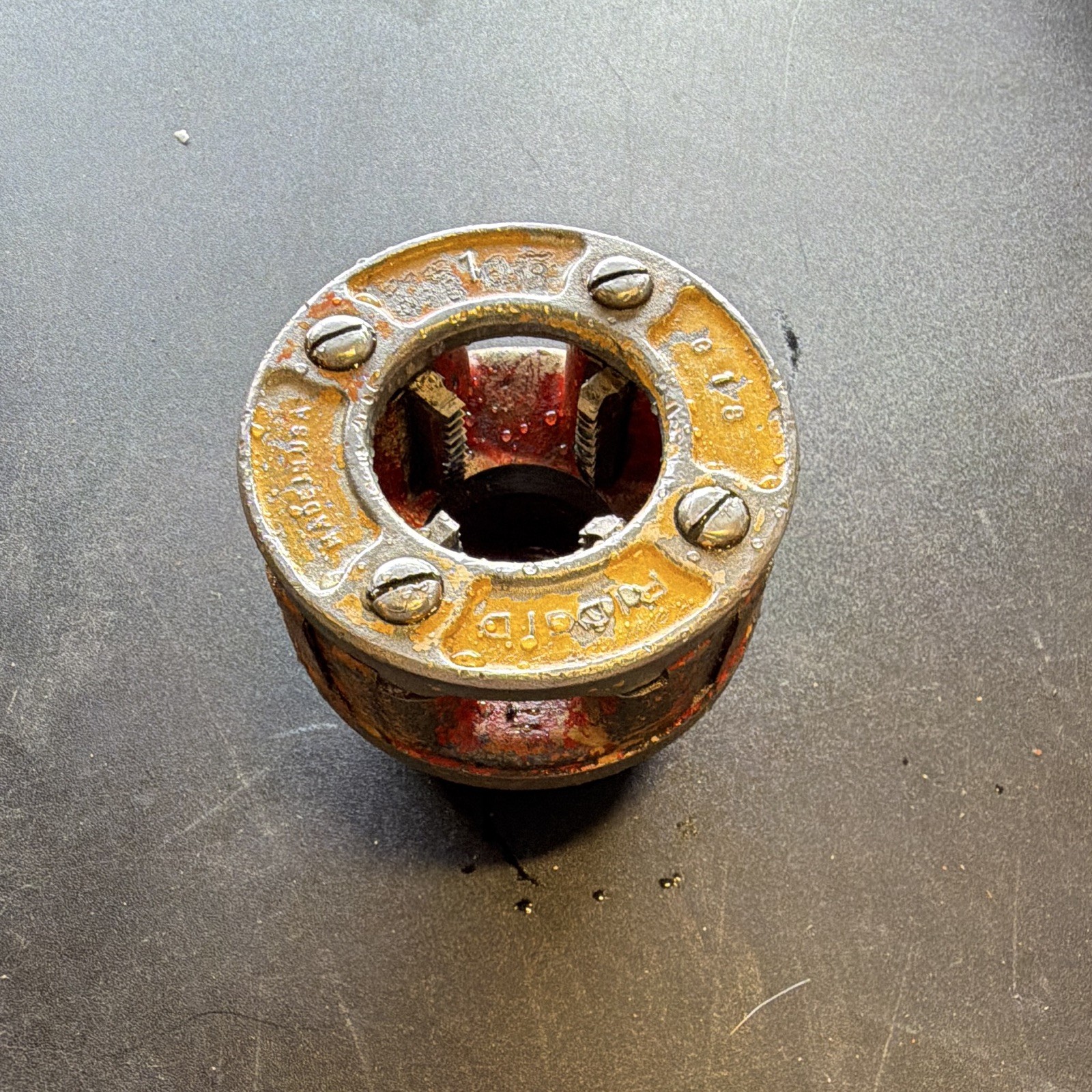 RIDGID 12-R Die Head Pipe Threader w/ Pipe Die 1/8 in NPT RH