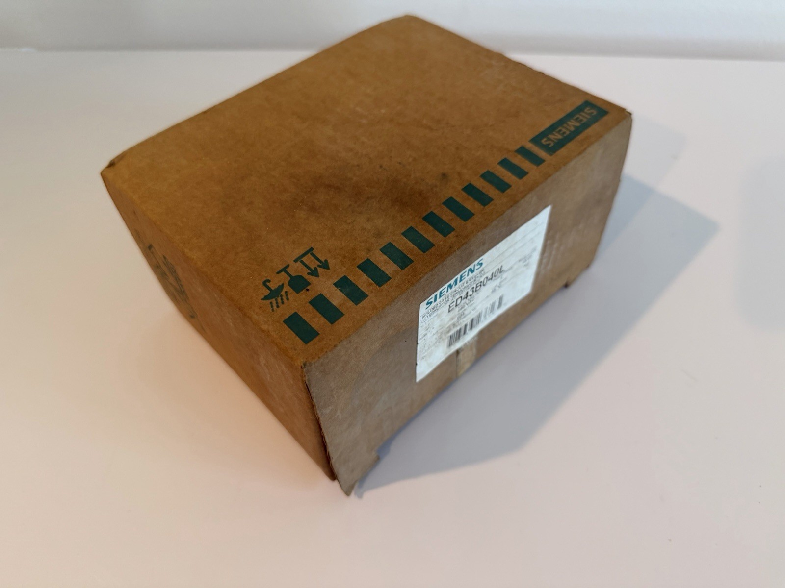 Siemens Sentron ED43B040 Molded Case Circuit Breaker ~ 40 Amp, 480V Ac, 3 Pole