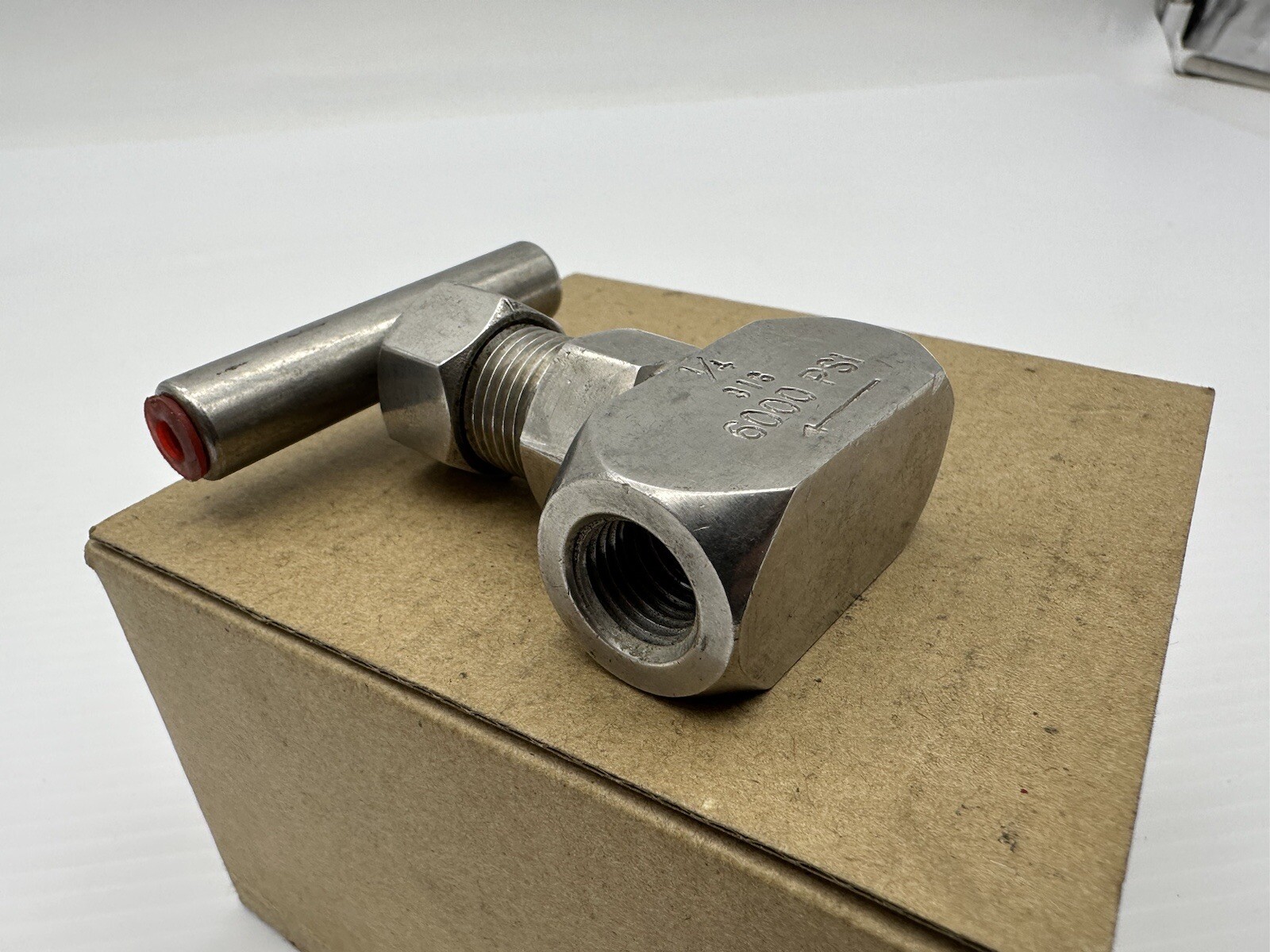 1/4″ FNPT 316ss Needle Valve Unknown Brand 6000 PSI Pre Owned