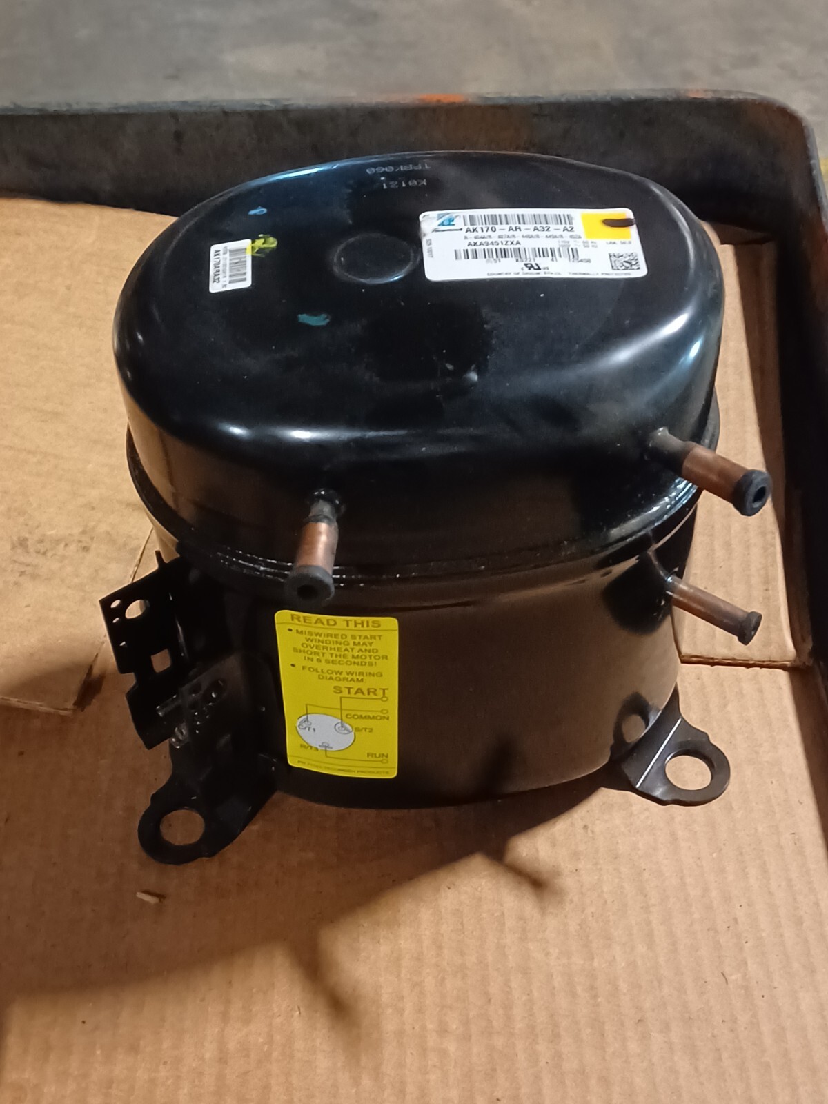 TECUMSEH Compressor AKA9451ZXA 2/3 HP, POE, R404A, 115/1/60 volt AK170AR-A32-A2
