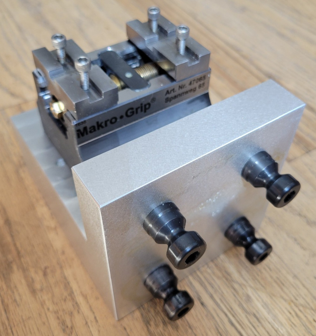 Lang Makro Grip 46 5-Axis Self-Centering CNC Vise 47065 (48065-New Ver) Pullstud