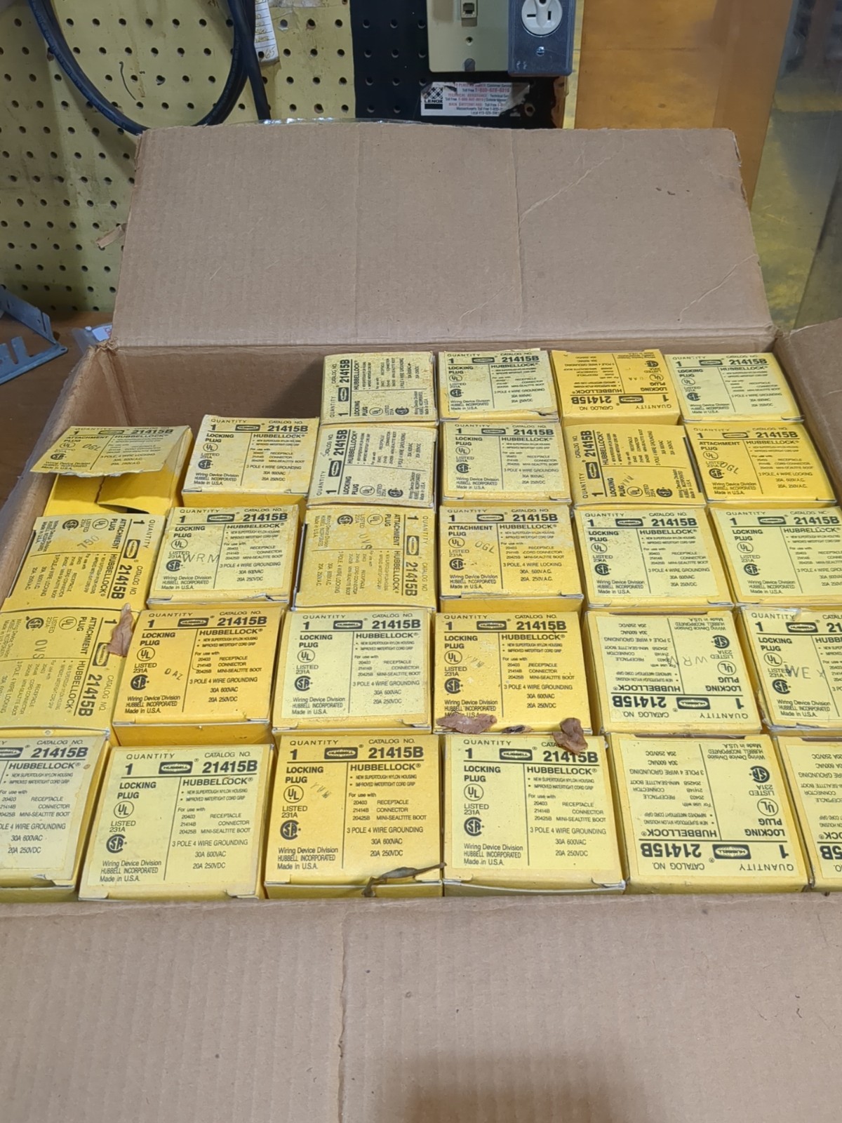 Hubbell HBL21415B – 20A/30A 600VAC 250DC Hubbell lock® Plug