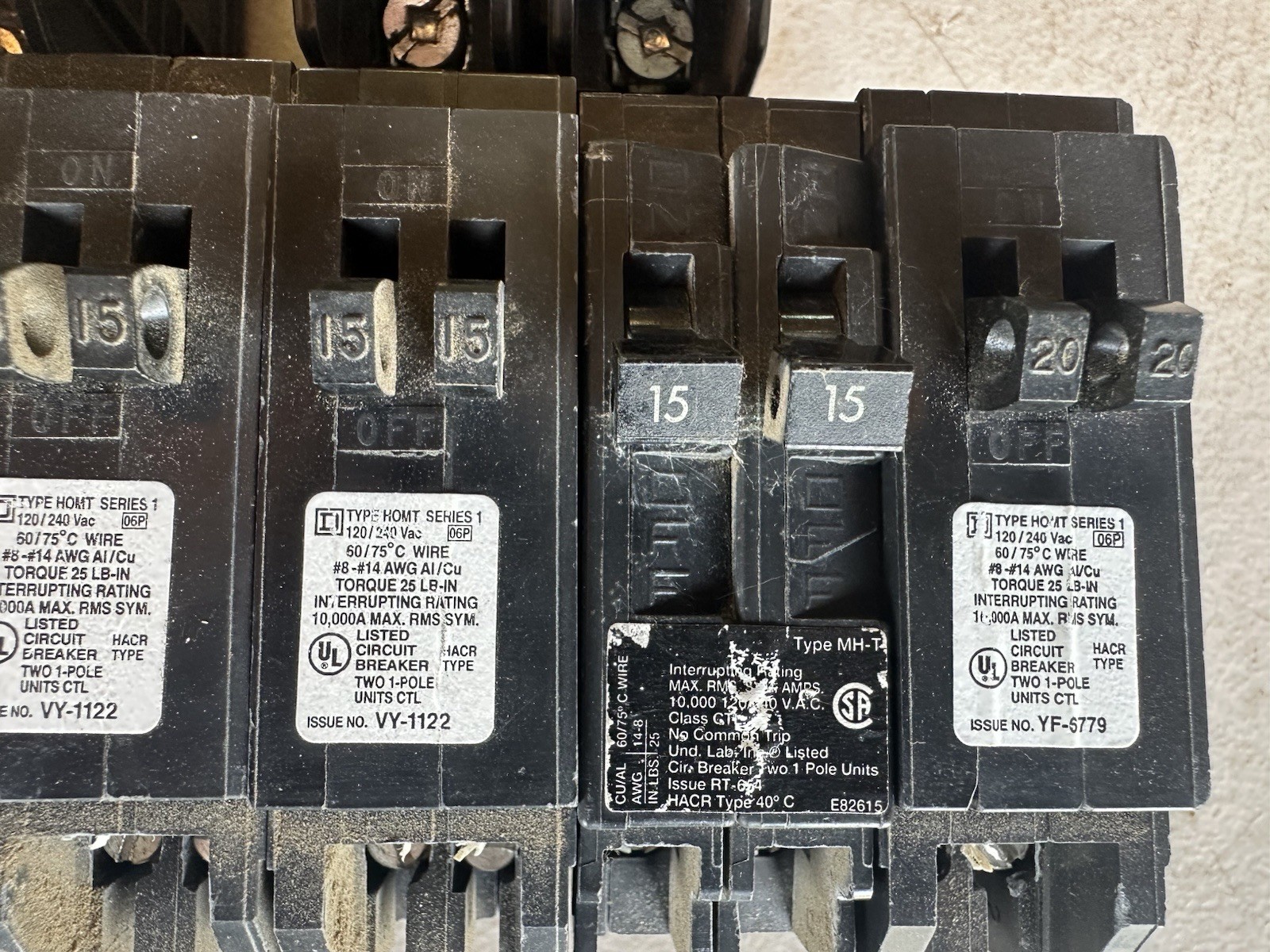 LOT OF 11* Square D HOMT1515 & 2020 15 & 20 Amp 1-Pole Tandem Circuit Breaker