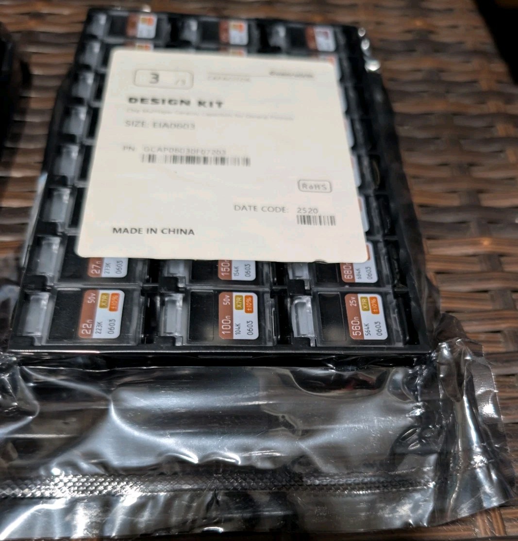 Guanruixin Chip Capacitor Design Kit EIA 0603 Size 72 Values, 0.5pF-22uF 2880PCS