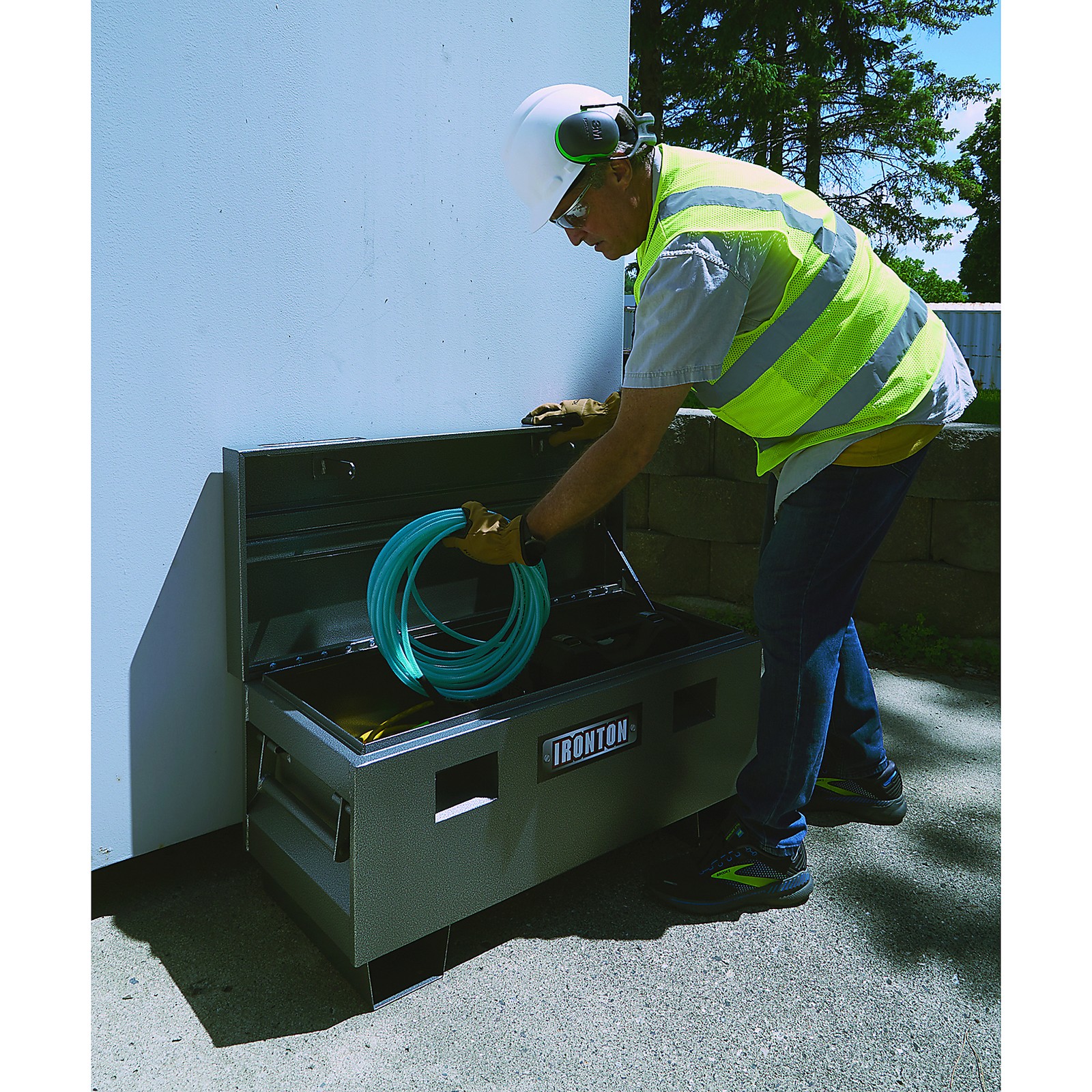 Ironton 36in. Carbon Steel Jobsite Box, Gray, 576 Cu. In. Capacity