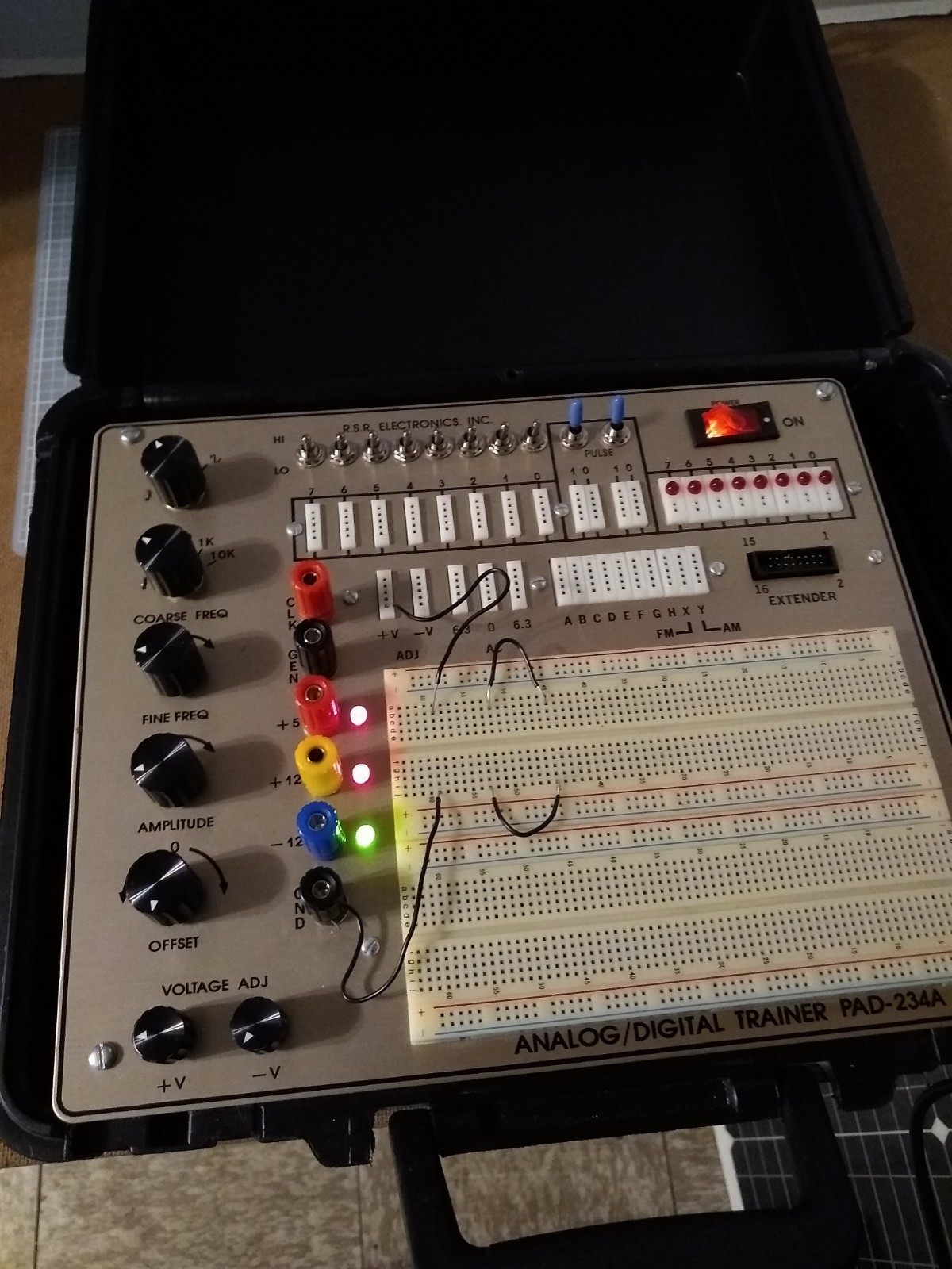 RSR Electronics PAD-234A Electronix Express Assembled Digital/Analog Trainer