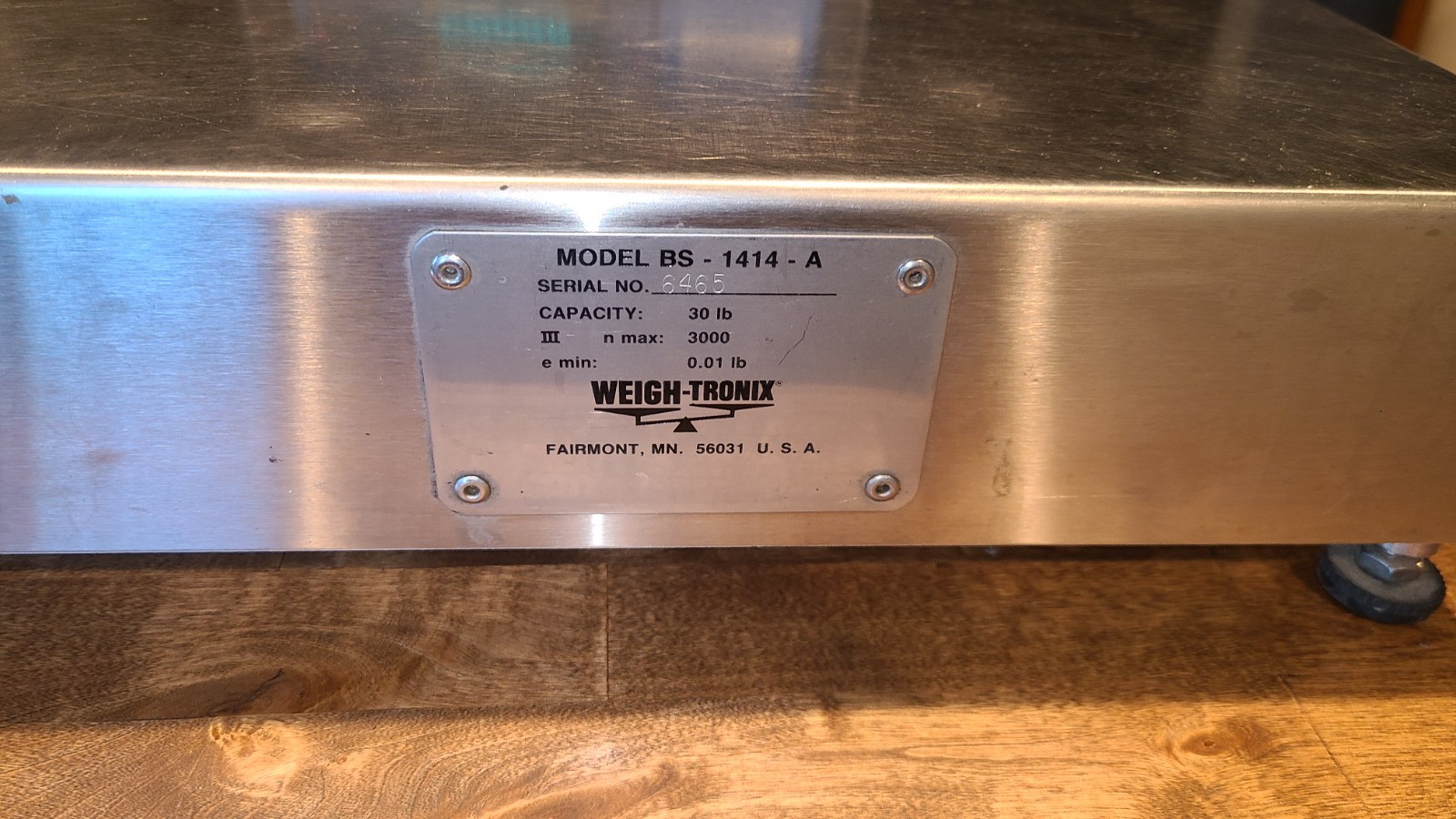 Weigh-Tronix WI-110 Commercial Industrial Scale Monitor with BS-1414-A Platform