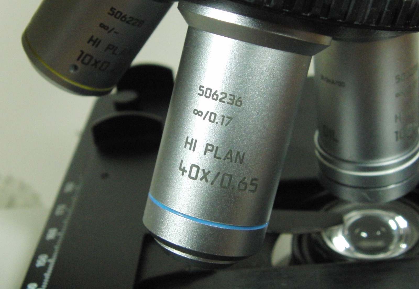 Leica DME 13595xxx Microscope with (4) HI PLAN Objectives 4x/10x/40x/100x