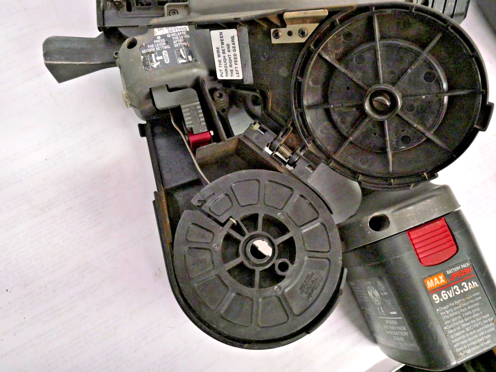 MAX RB655 Rebar Tier with (3) Batteries , Case ,Charger and Manual , Works Fine