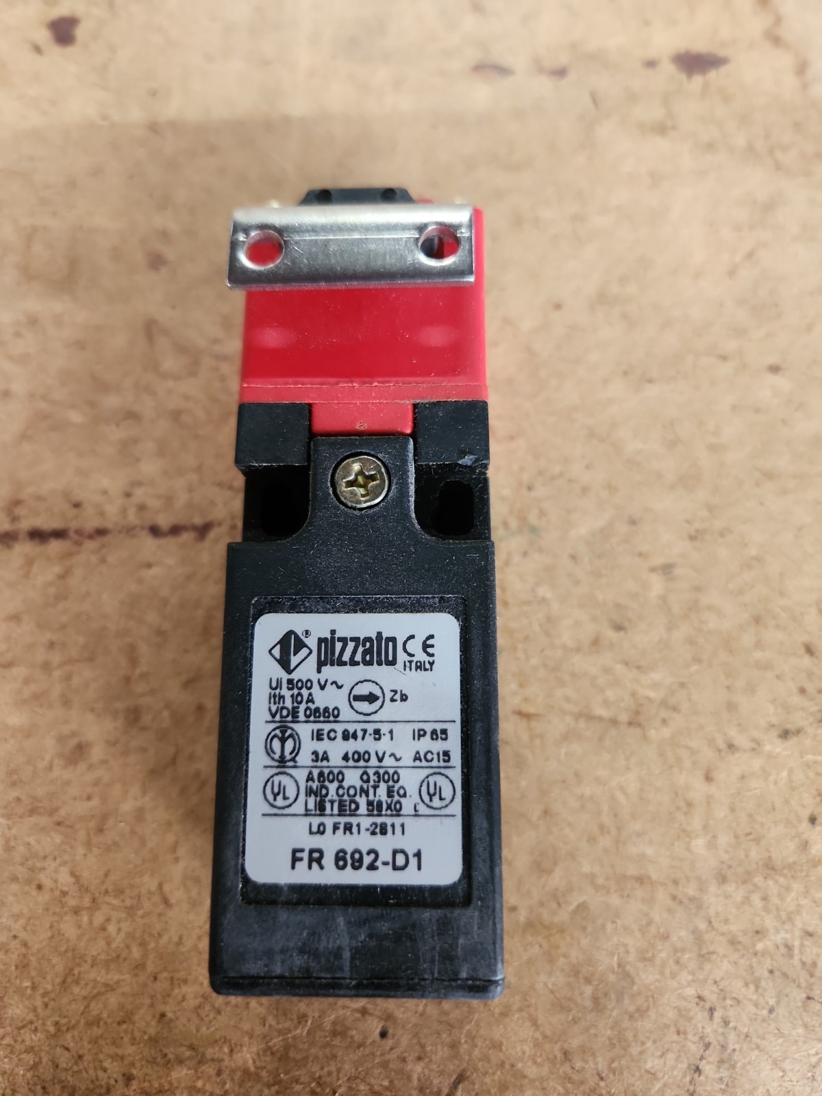Pizzato FR 692-D1 SAfety Switch 3 Amp 400 Volts Type 1 4x 12 13
