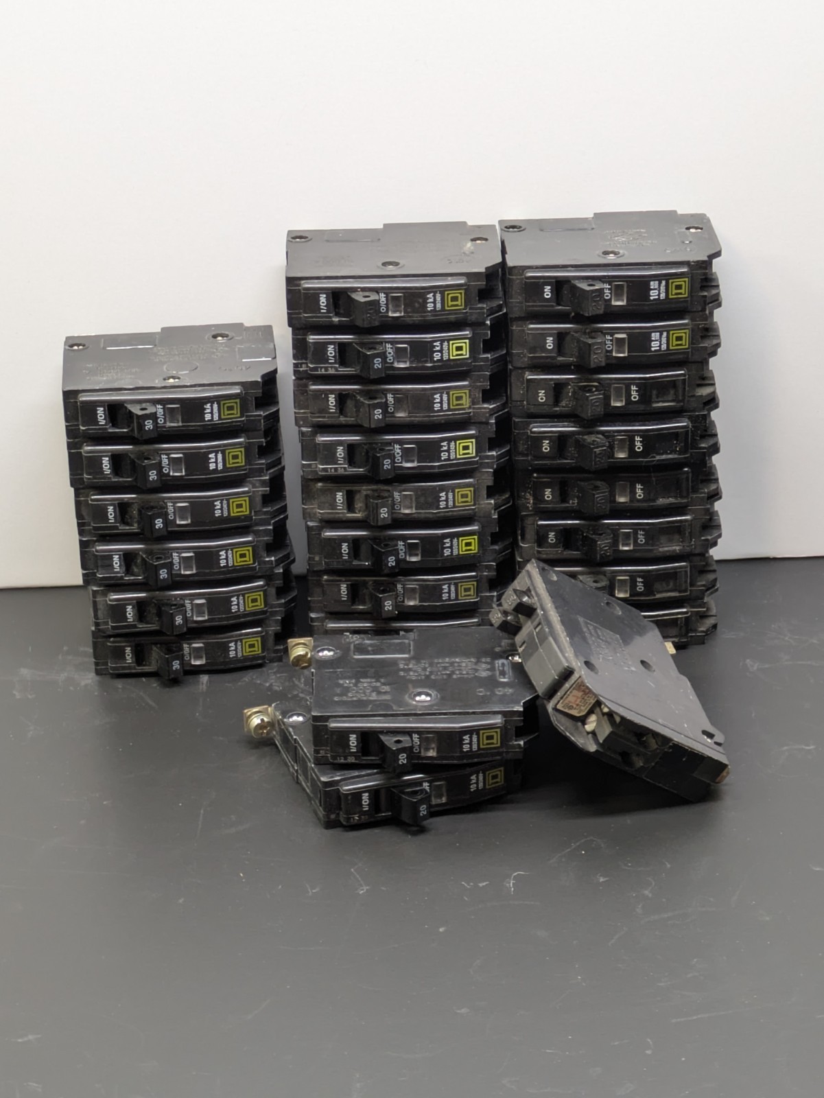 Square D Circuit Breakers Lot of 25: QO 20A 30A Single Pole Tandem Plug/Bolt On