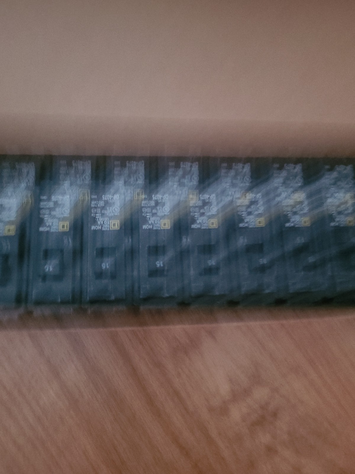 NEW NIB 10 PCS SQUARE D HOMELINE HOM115 15A PLUG IN HOM115 NEW