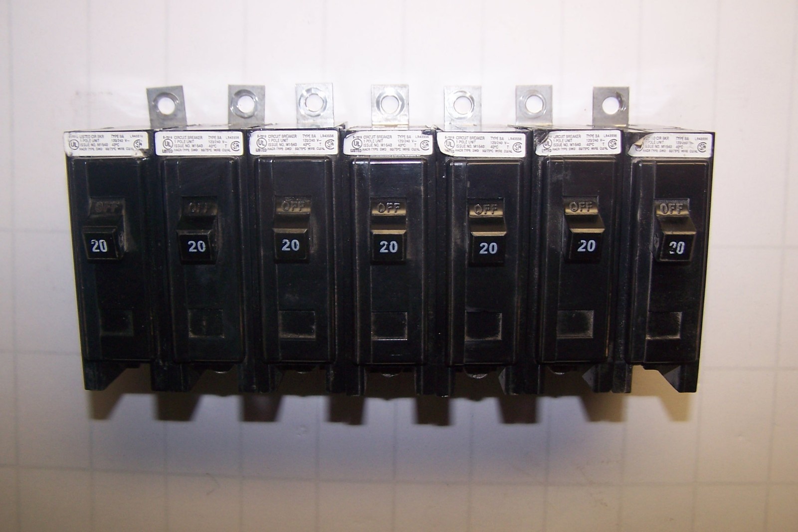(7) CUTLER HAMMER 20 AMP CIRCUIT BREAKERS 120/240 VOLT 1 POLE BA1020, BA120