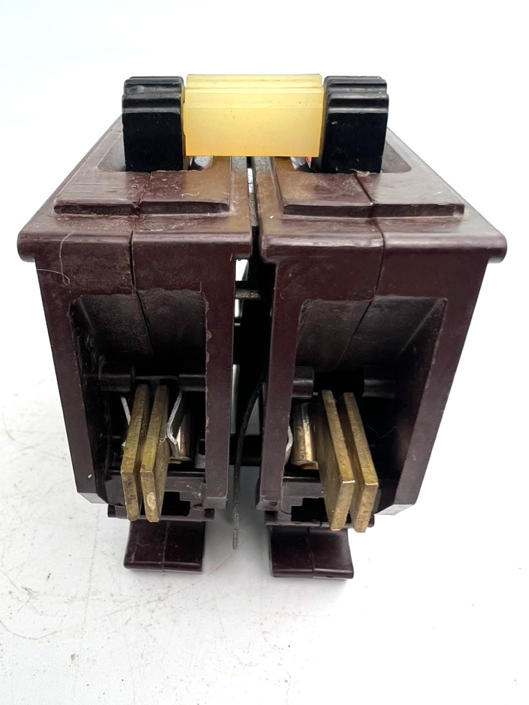 Wadsworth 50 Amp 2 Pole Type A Circuit Breaker 240V 50A A250 — Broken Metal Back