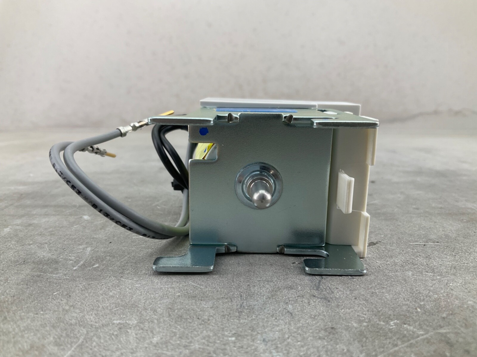NEW EATON MSRC SPRING RELEASE CLOSING COIL 24VDC MAGNUM DS MDS