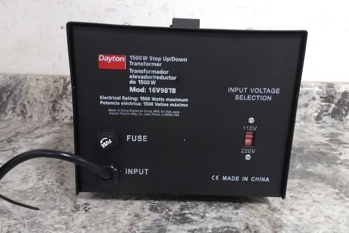 Dayton 16V987 110 to 220VAC, 220 to 110VAC Step Up/Step Down Voltage Converter