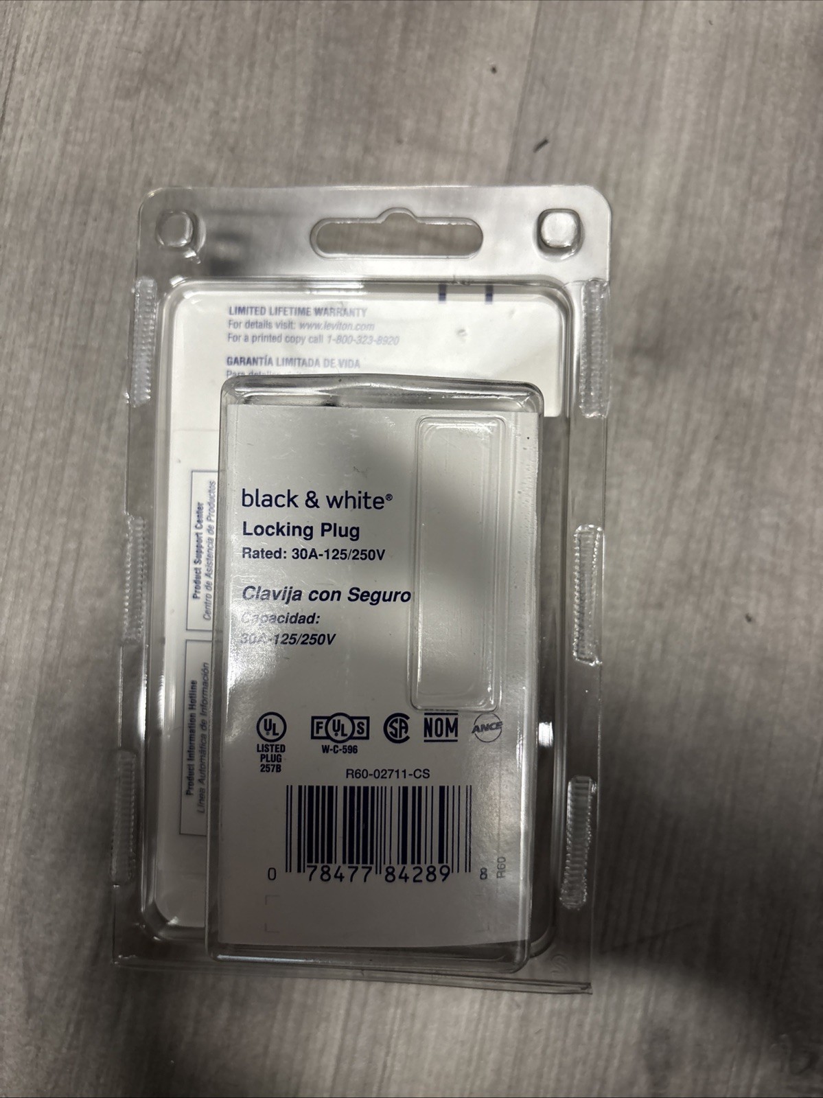 LEVITON 2711-CS 30A 125/250V NEMA L14-30P Locking Plug Black White