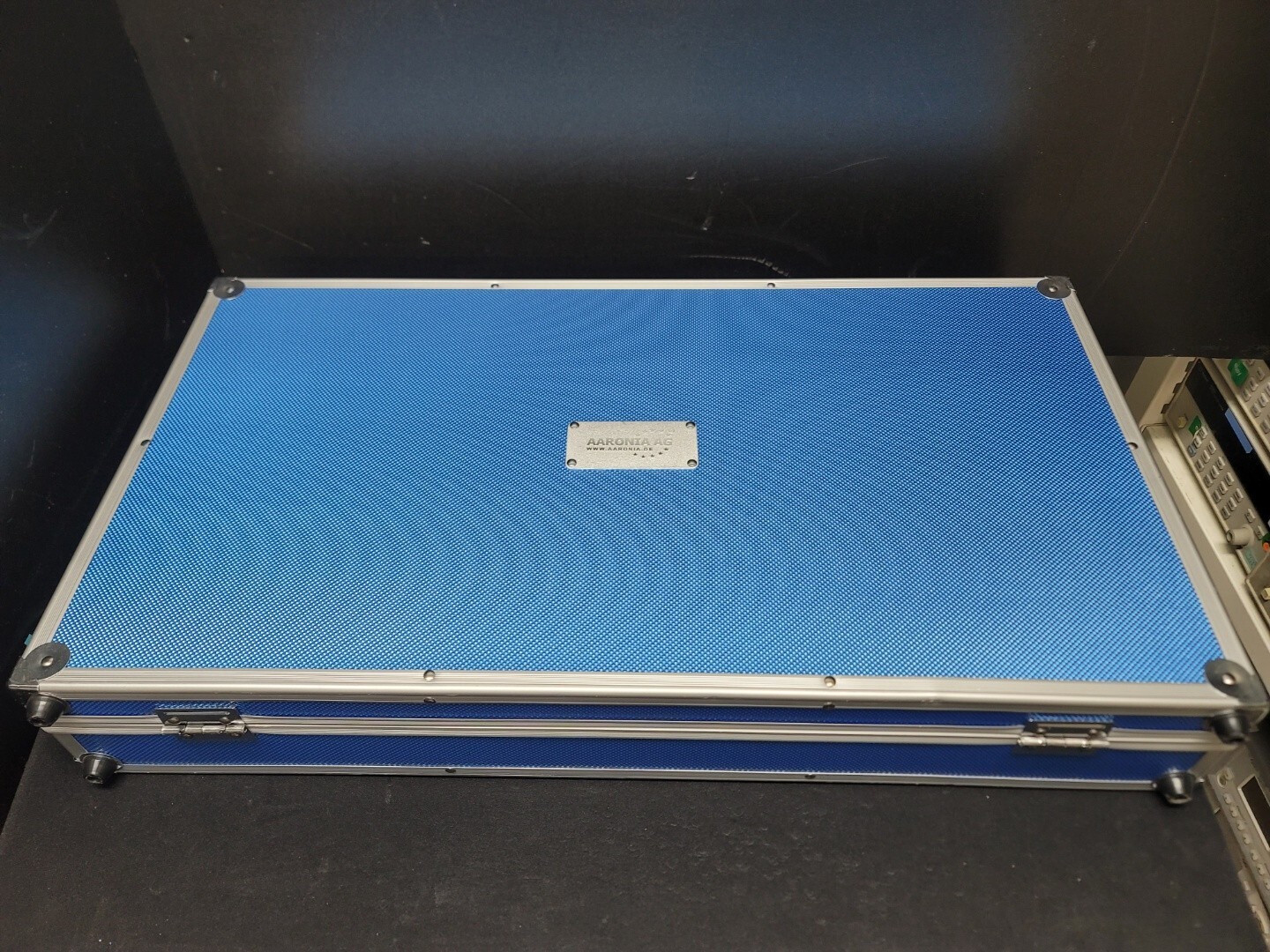 Aaronia HyperLOG 7040: 700MHz to 4GHz High-Performance EMC Antenna (5834)