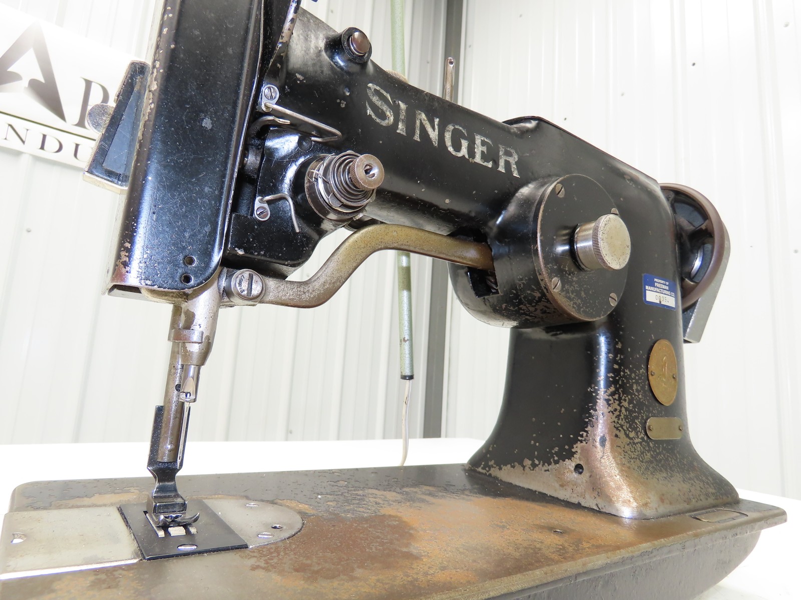 Singer 107W1 Industrial Sewing Machine Head Zig Zag & Straight Vintage
