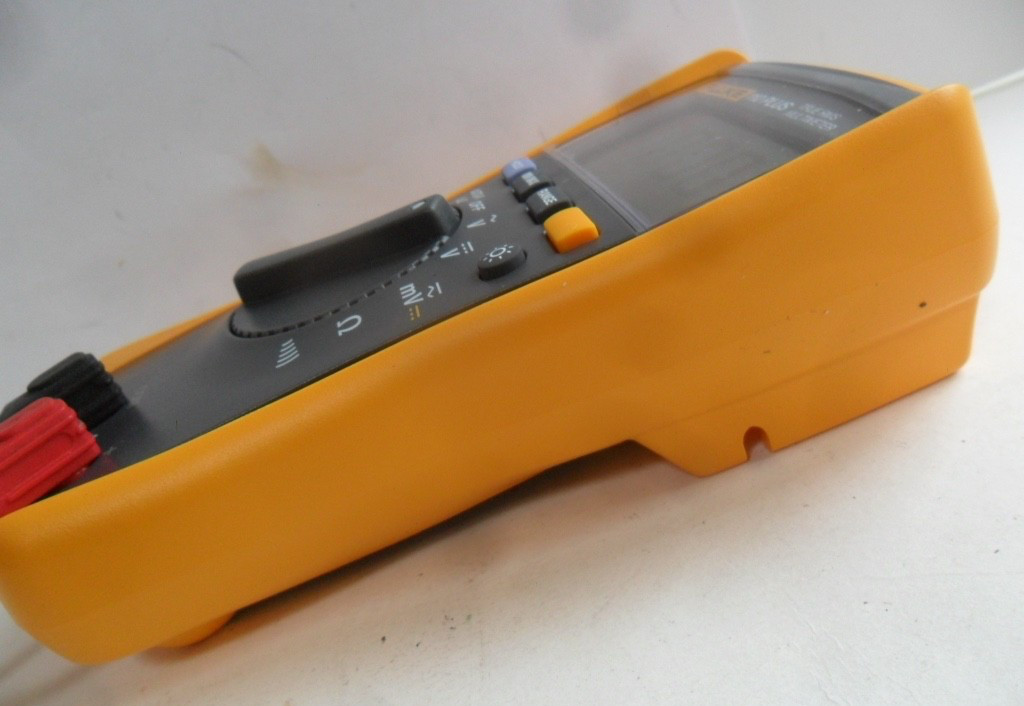 Super Clean Fluke 110 Plus TRMS Handheld Meter w/ Leads Multimeter Works