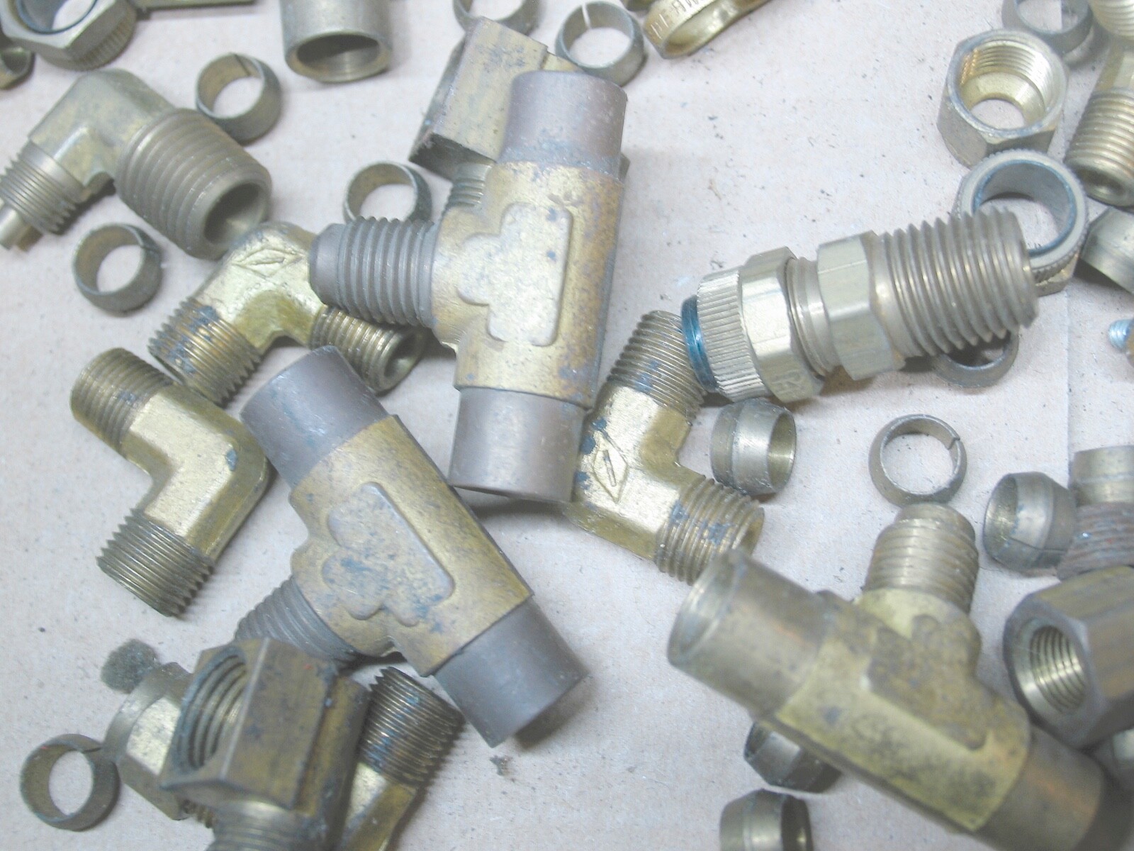 5 lbs of Brass Pneumatic Fittings + connectors