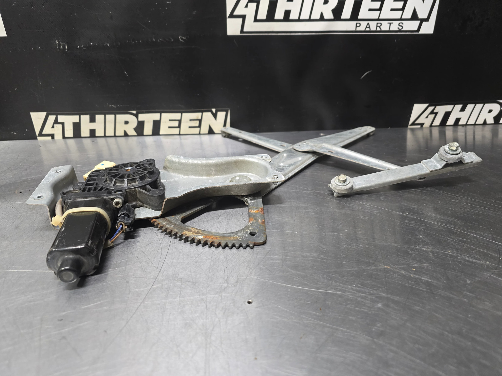 2004-06 GTO DRIVERS SIDE LH WINDOW REGULATOR ASSEMBLY W/ MOTOR – OEM #N12