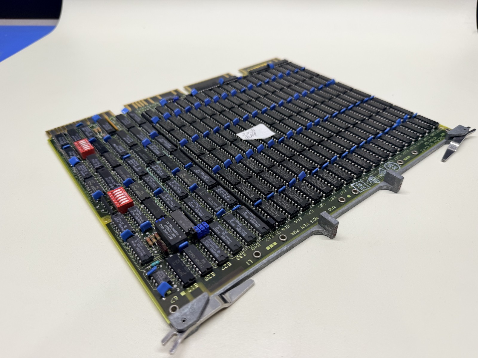 4MB Q22 MOS MEM
