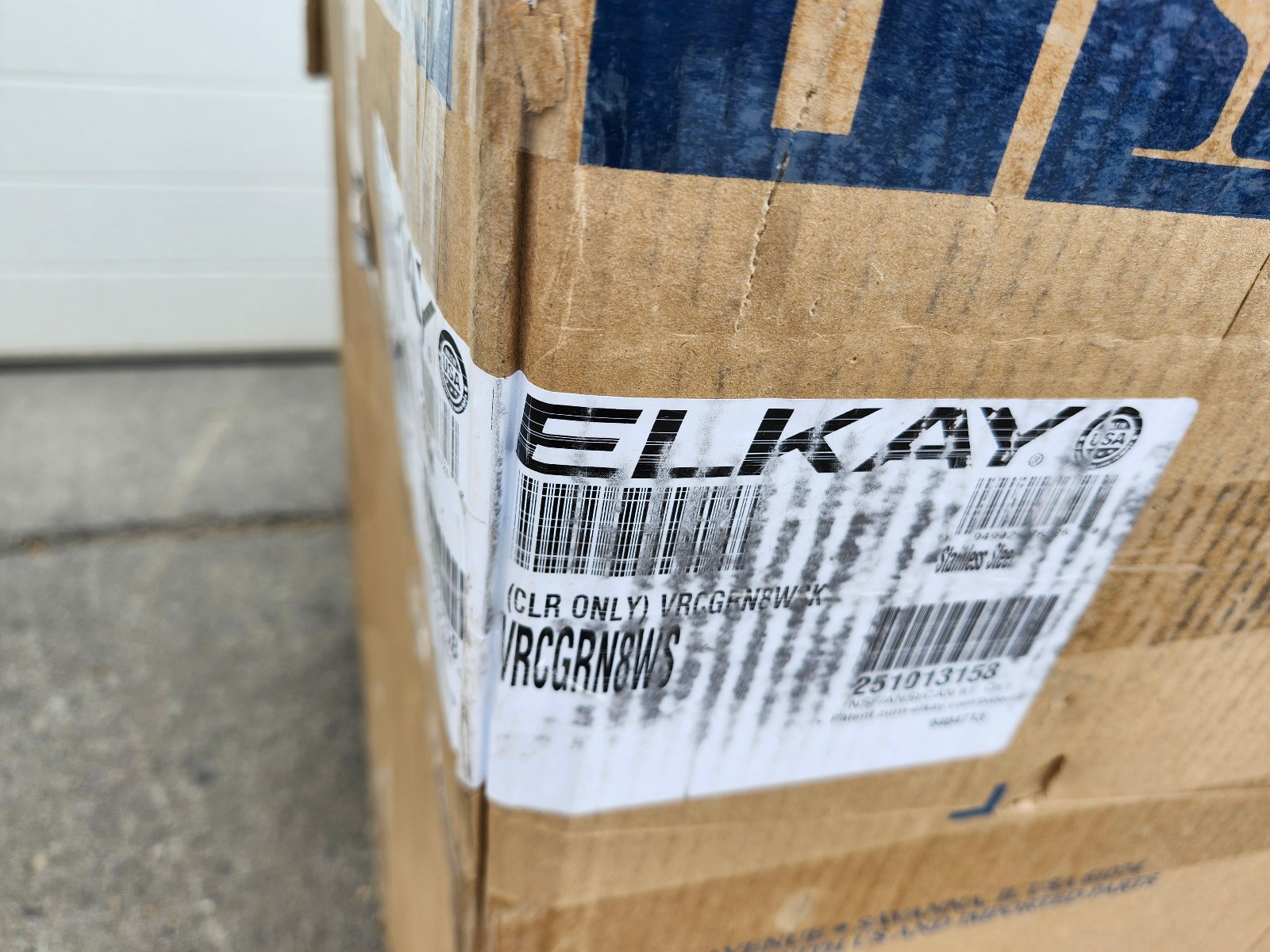 Elkay VRCGRN8WS 115V Wall Surface Mount Indoor Refrigerated Drinking Fountain