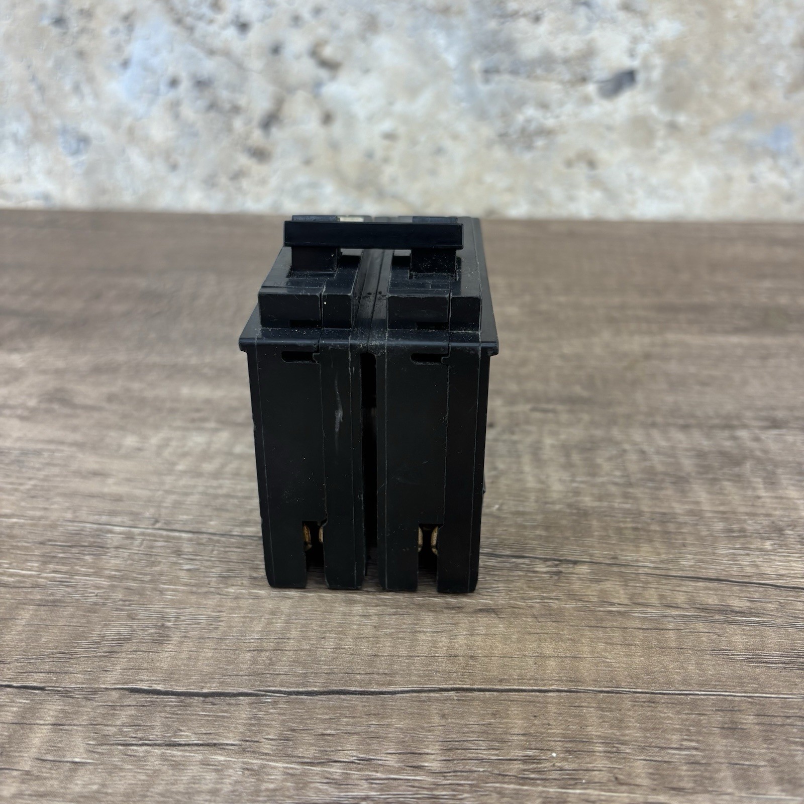 Square D HOM2100 Homeline 100A 2-Pole 120/240V AC Circuit Breaker Trip New
