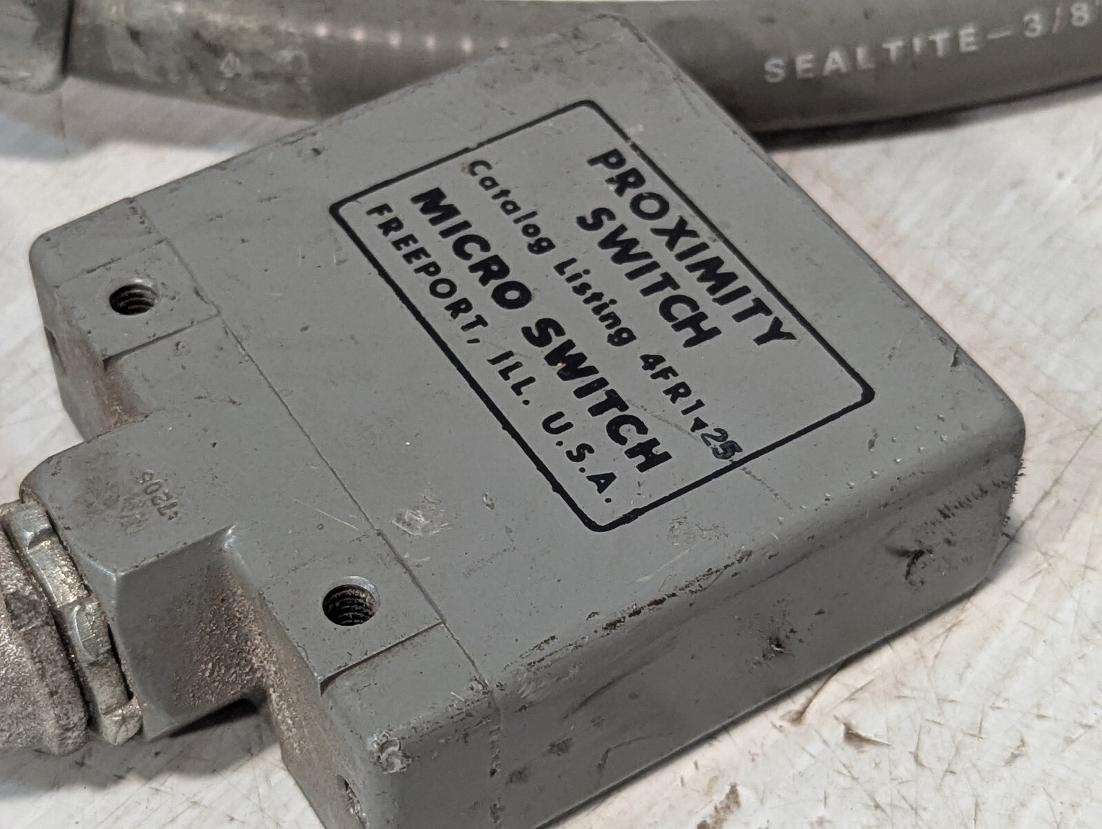 Micro Switch 4FR1-25 Proximity Switch w/Anaconda Type E.F. Metal Hose -Free Ship