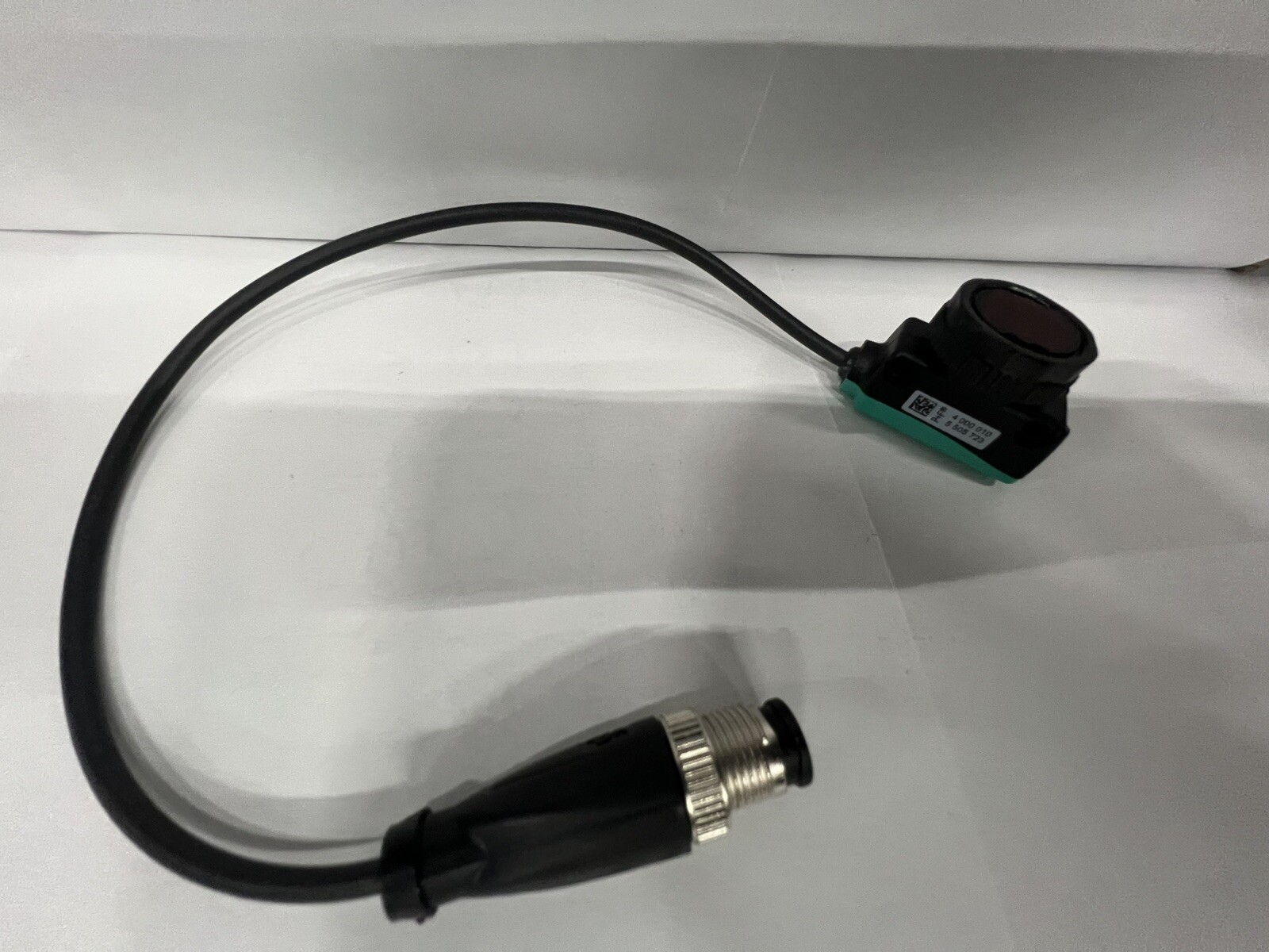 PEPPERL & FUCHS OBR6000-R103-2EP-IO-0.3M-V1 SENSOR 10-30VDC NPN-PNP NNB