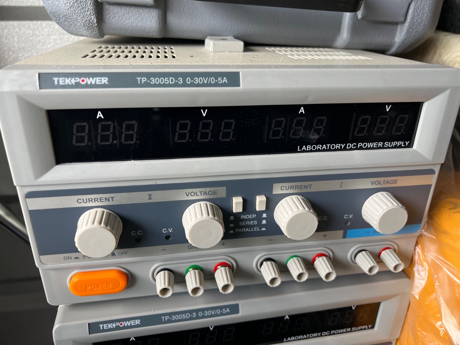 Tekpower TP-3005D-3 Triple Outputs Linear-Type DC Power Supply, 0-30 Volts 0-5 A