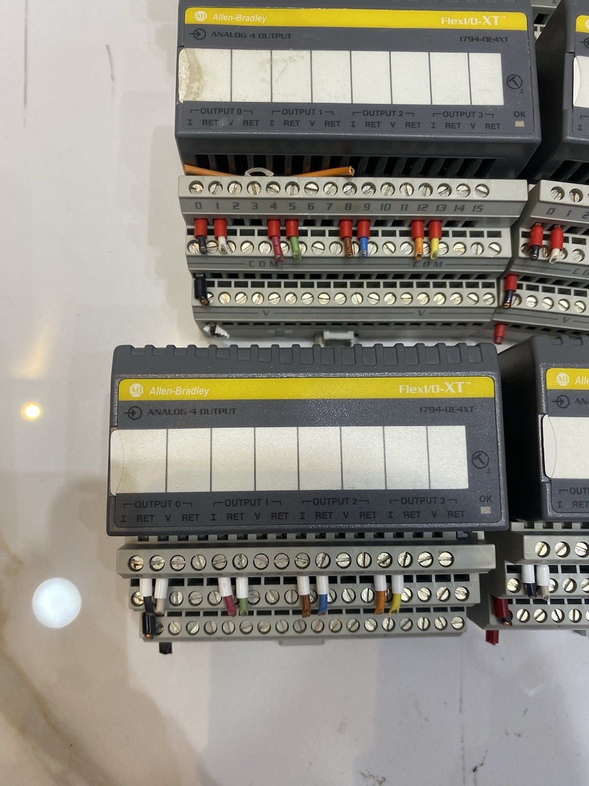 Allen-Bradley FlexI/O-XT Analog 4 Output 1794-OE4XT Ser.B + 1794-TB3